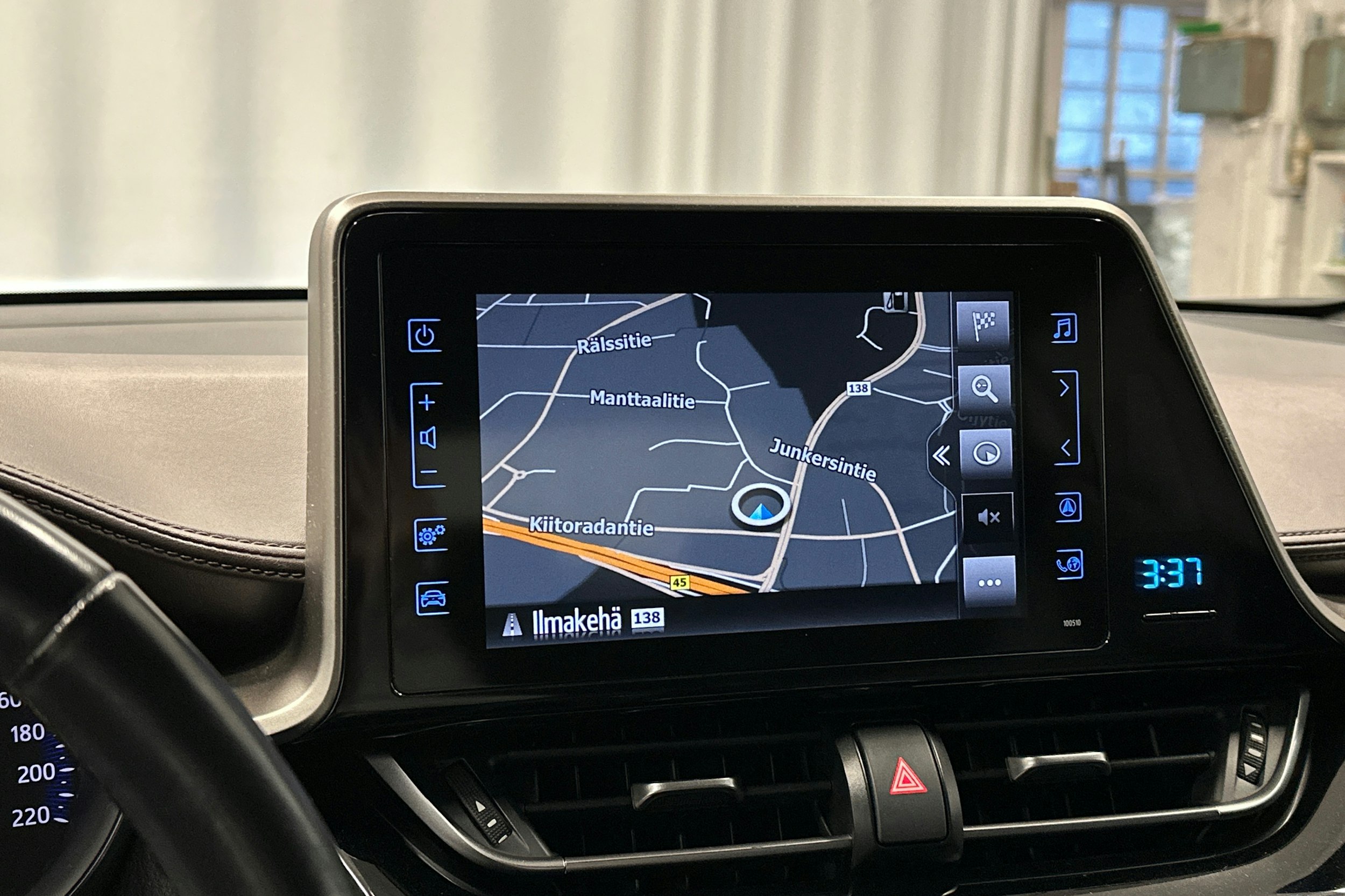 harmaa Toyota C-HR 2018 kuva 25.