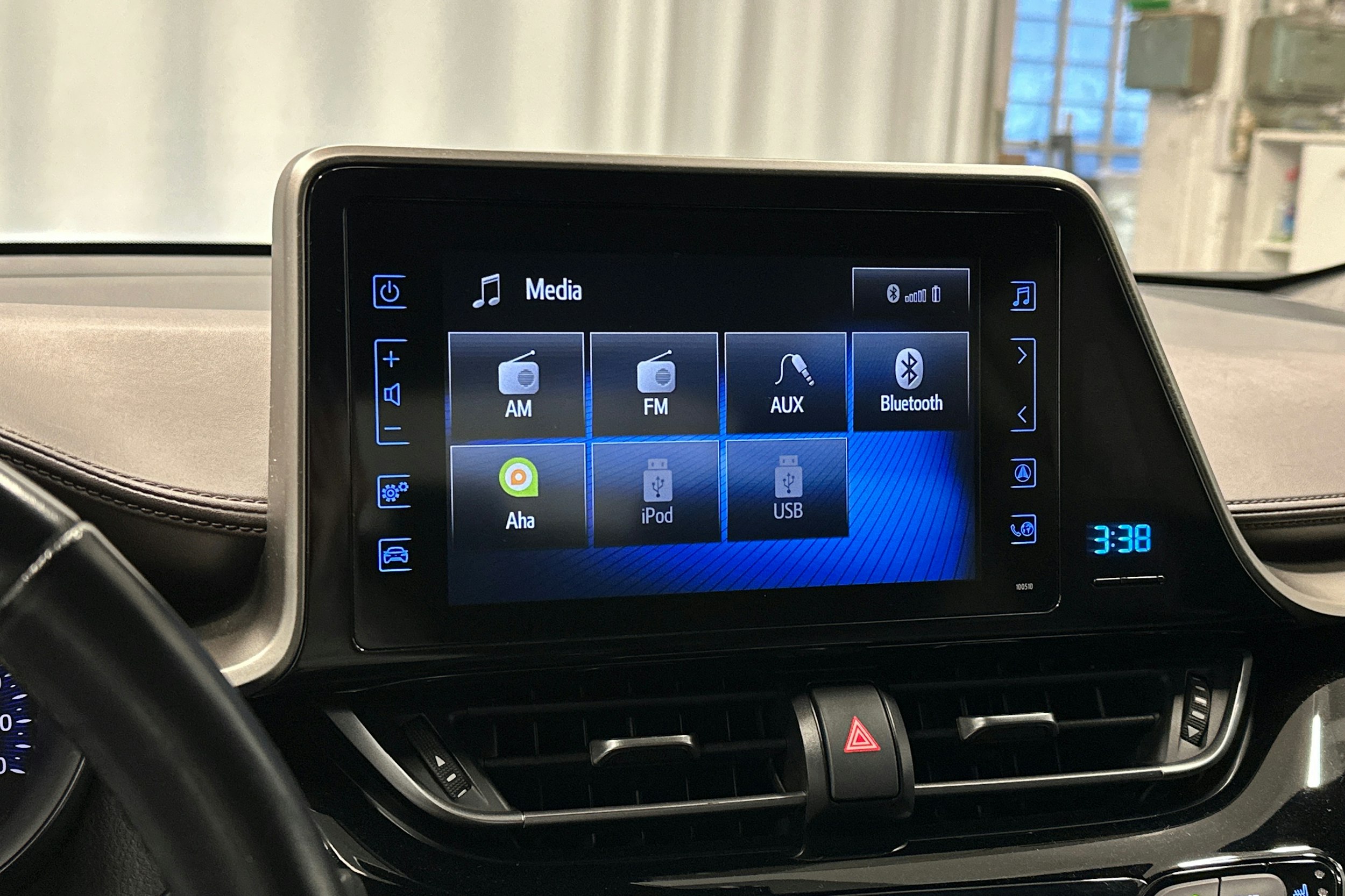 harmaa Toyota C-HR 2018 kuva 26.