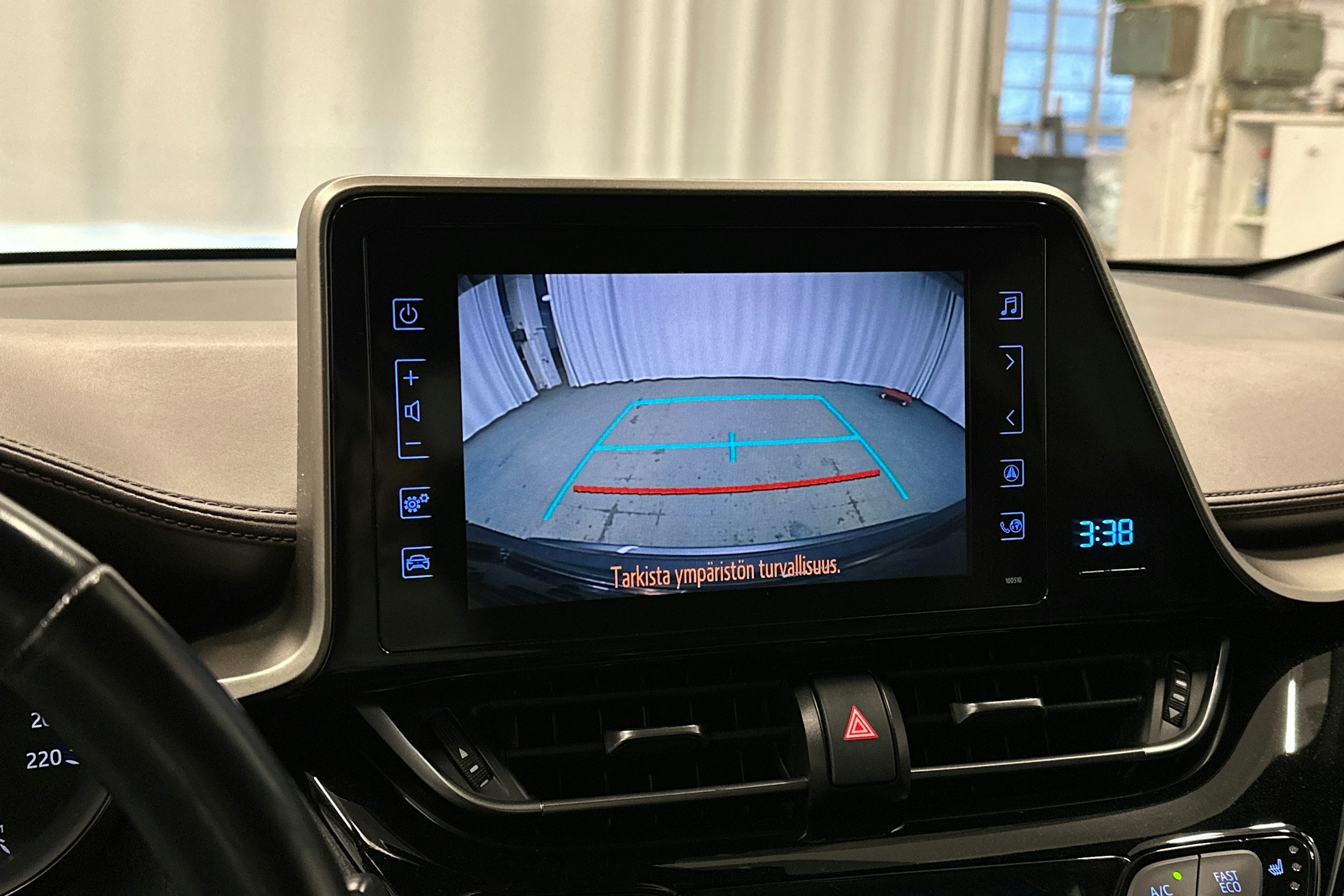 harmaa Toyota C-HR 2018 kuva 27.