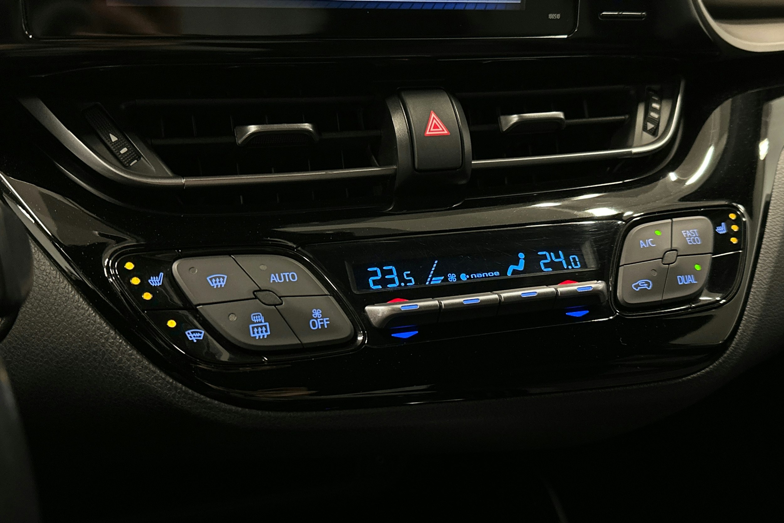 harmaa Toyota C-HR 2018 kuva 28.