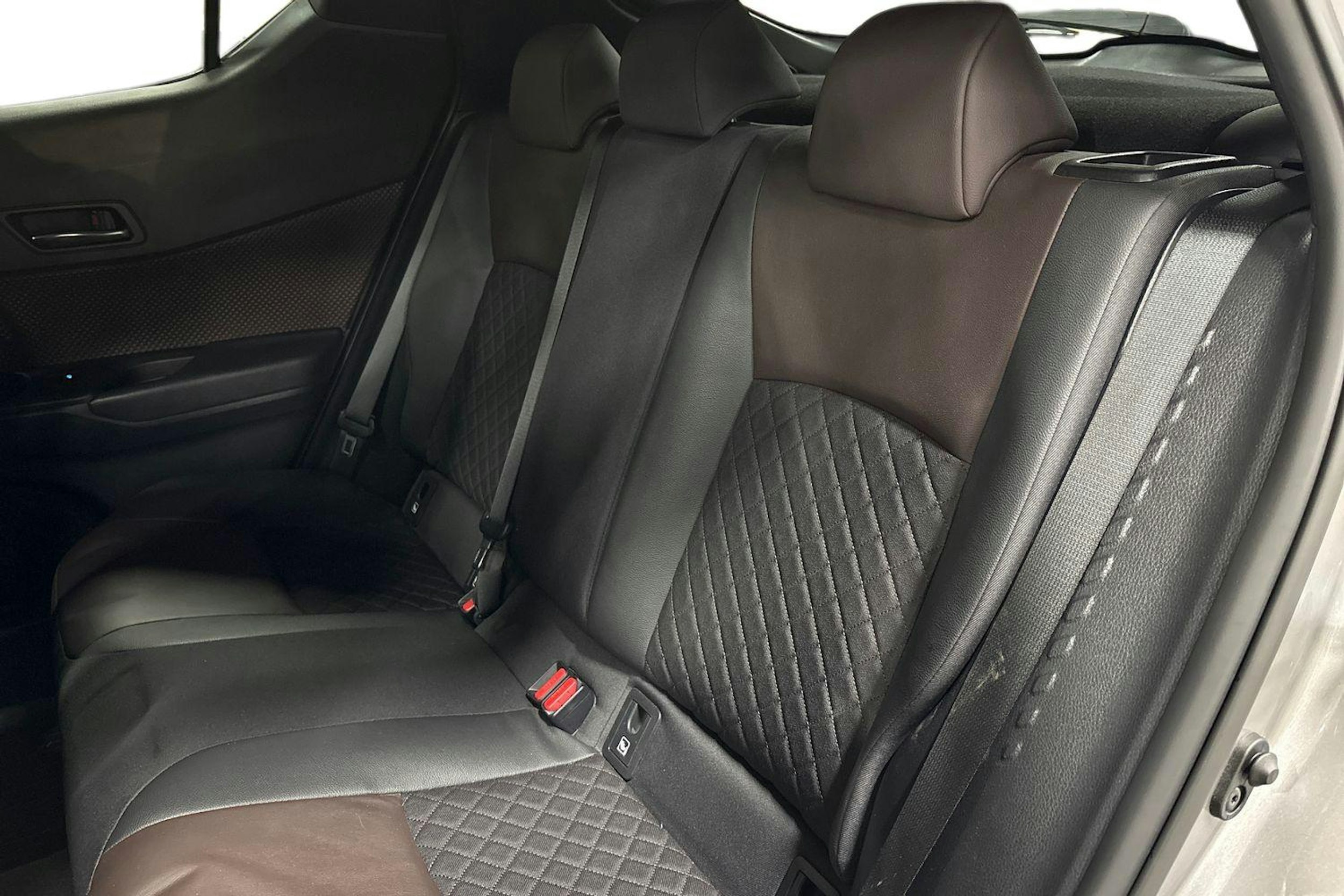 hopea Toyota C-HR 2018 kuva 10.