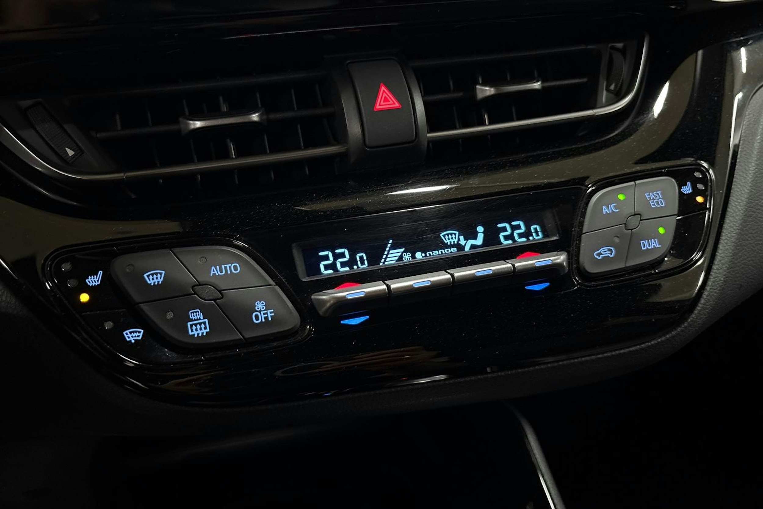 hopea Toyota C-HR 2018 kuva 23.