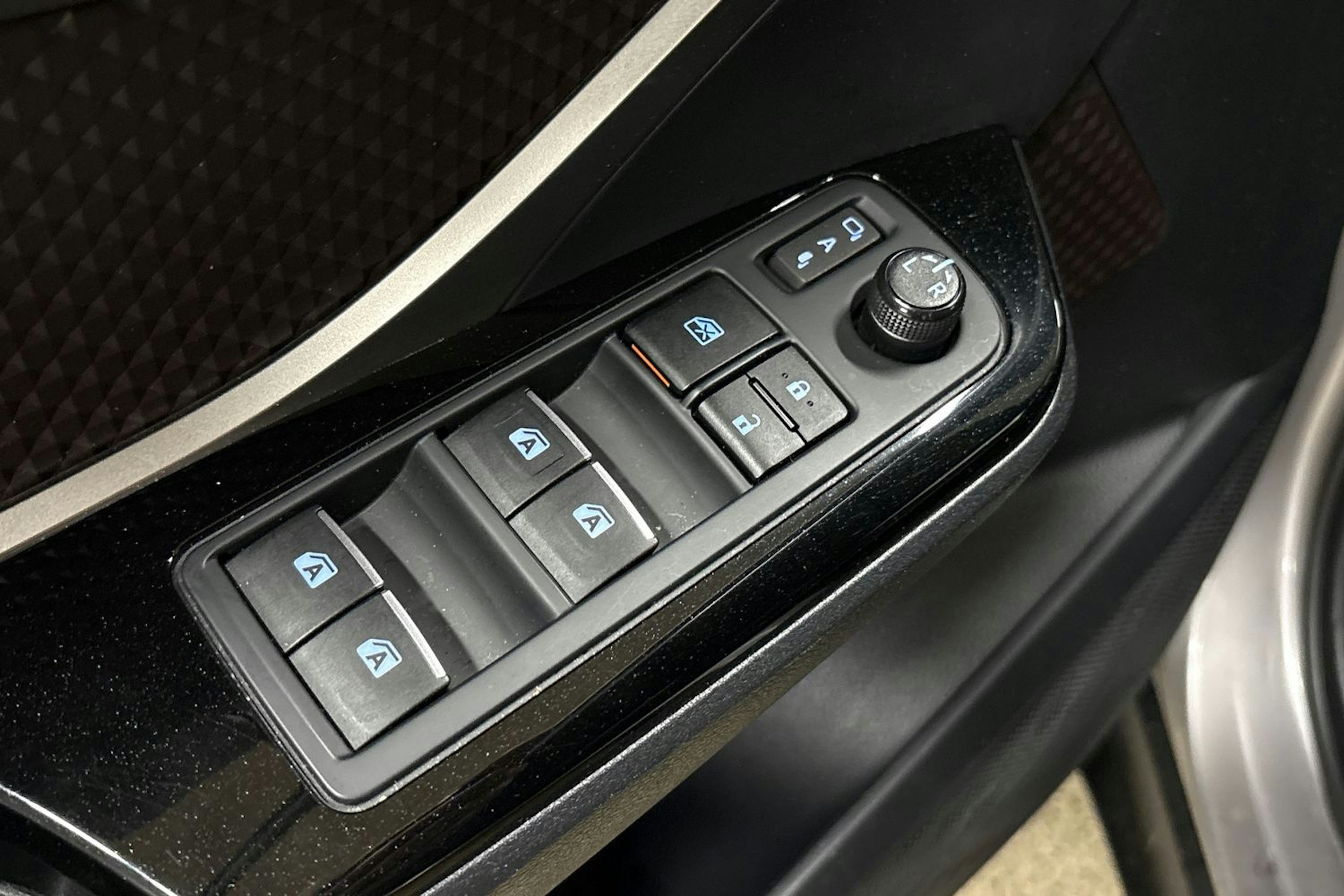 hopea Toyota C-HR 2018 kuva 27.