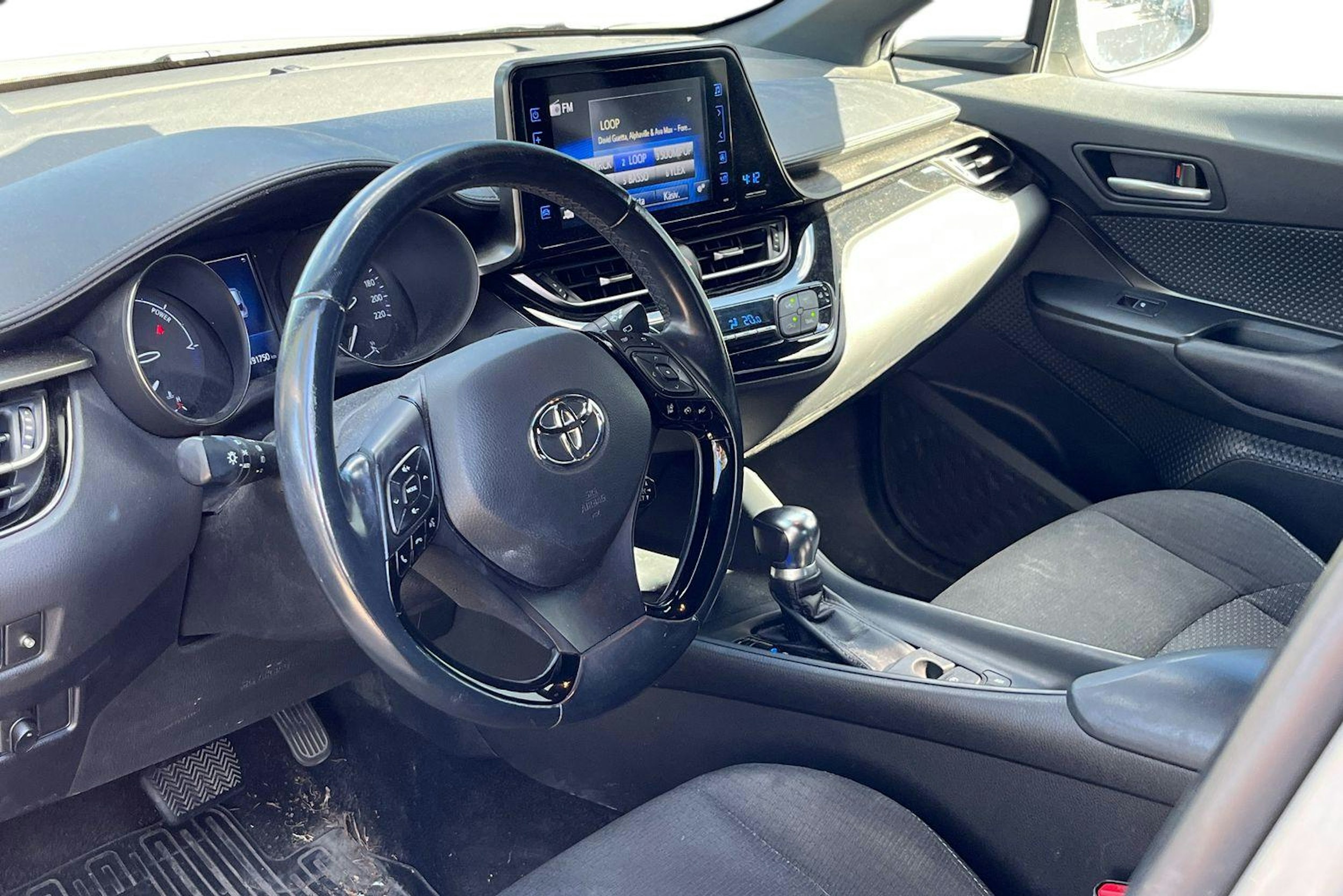 Hopea Toyota C-HR 2018 kuva 3.