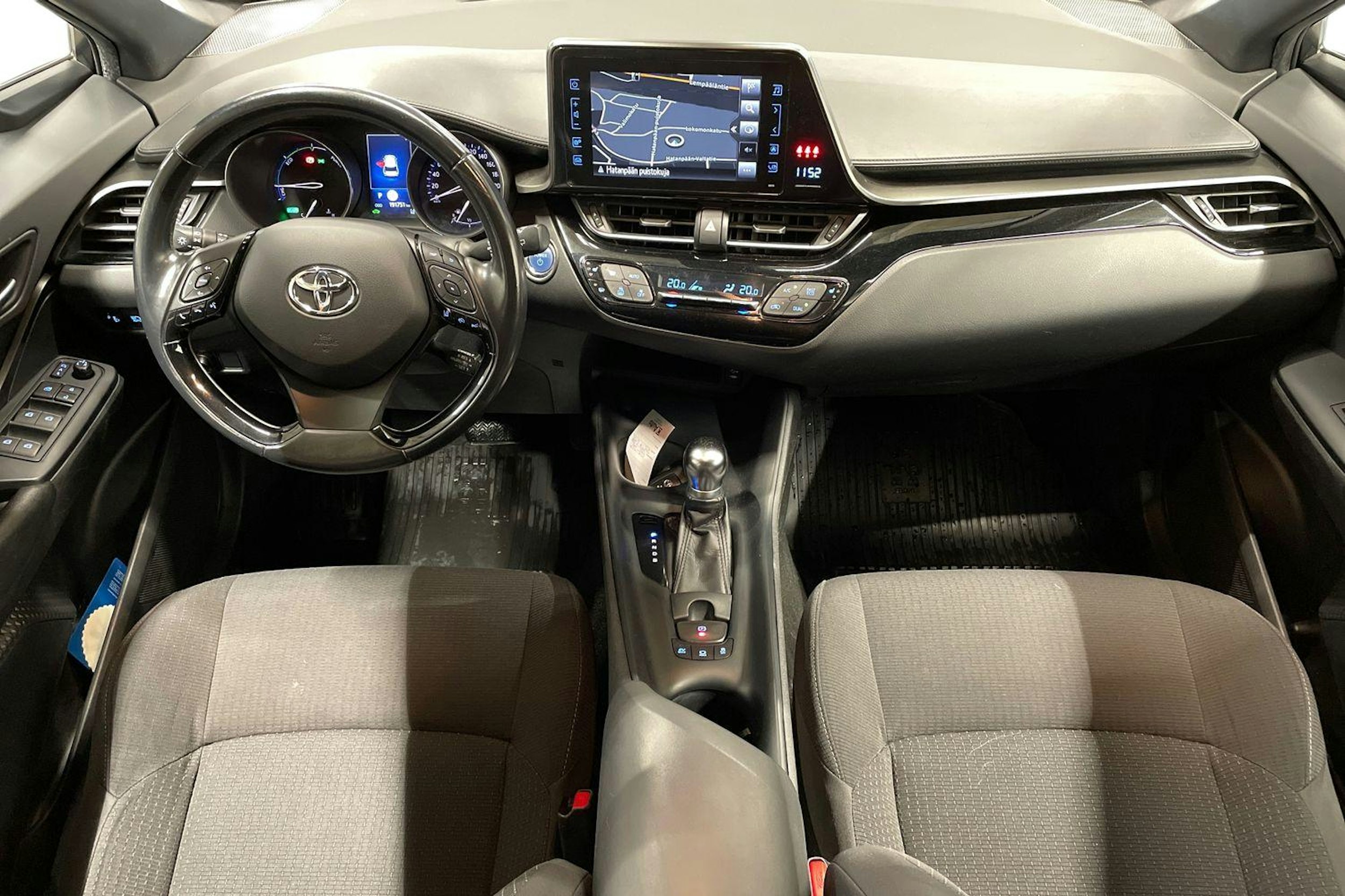 Hopea Toyota C-HR 2018 kuva 9.