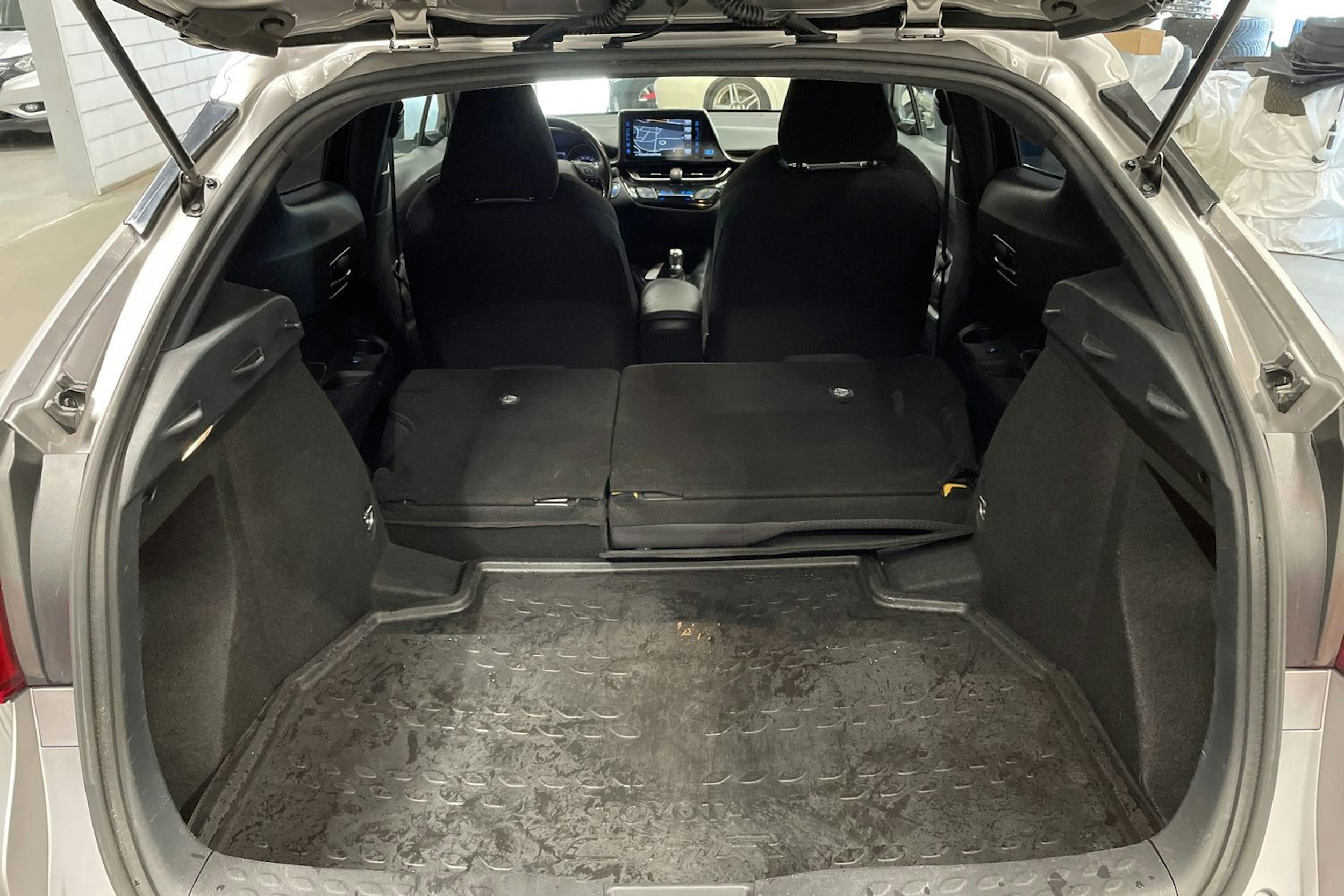 Hopea Toyota C-HR 2018 kuva 15.