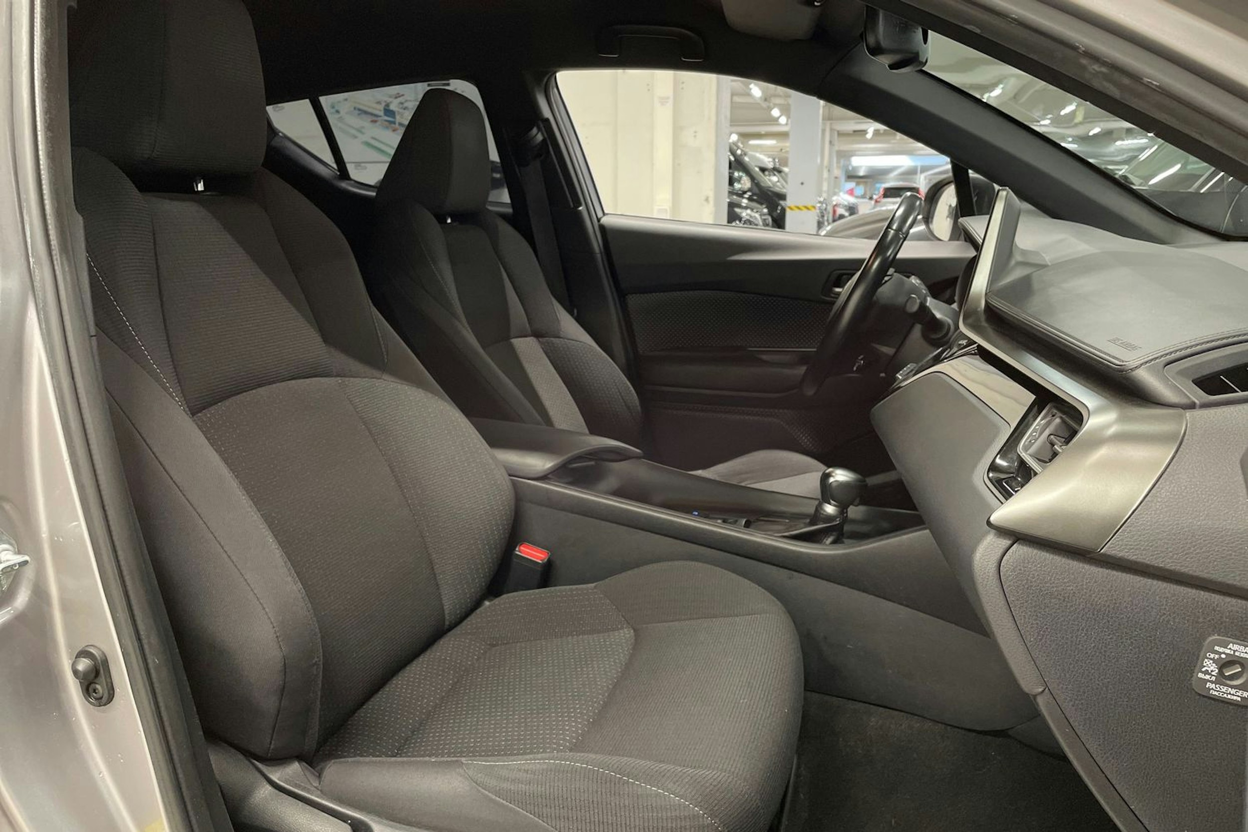 Hopea Toyota C-HR 2018 kuva 28.