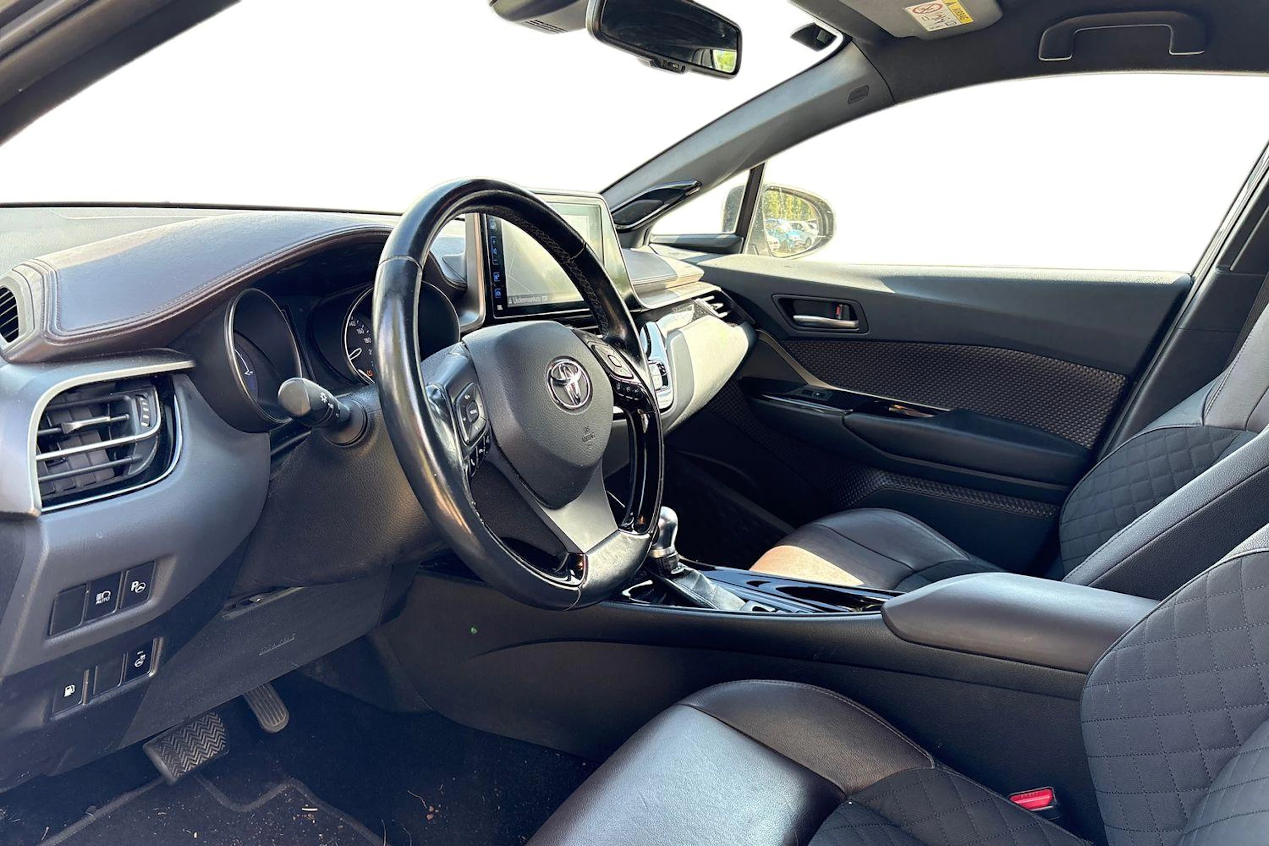 harmaa Toyota C-HR 2018 kuva 3.