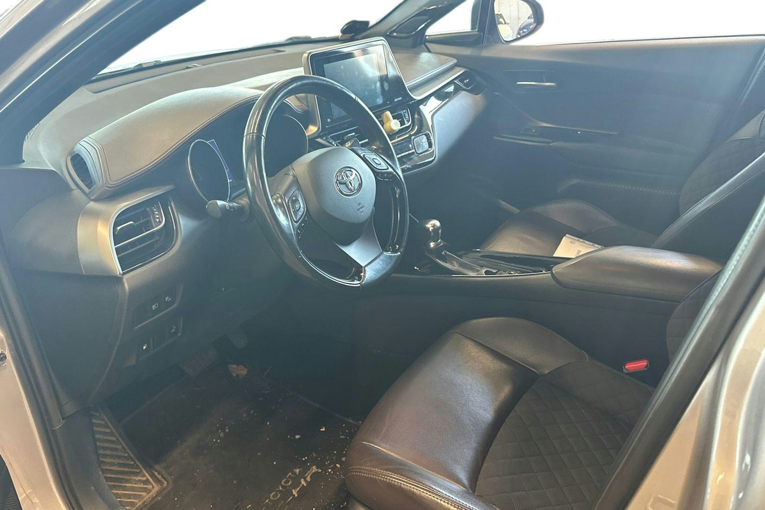 hopea Toyota C-HR 2018 kuva 3.