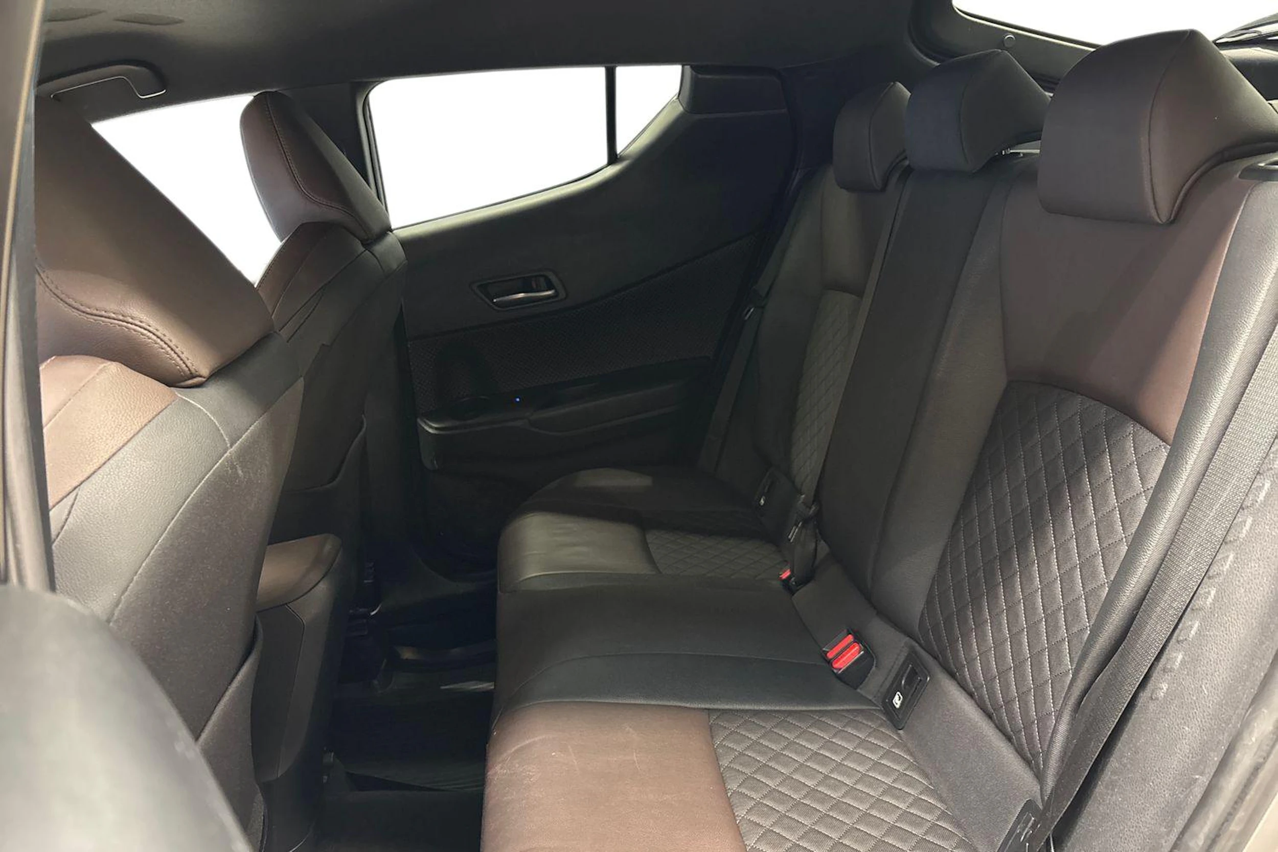 hopea Toyota C-HR 2018 kuva 10.