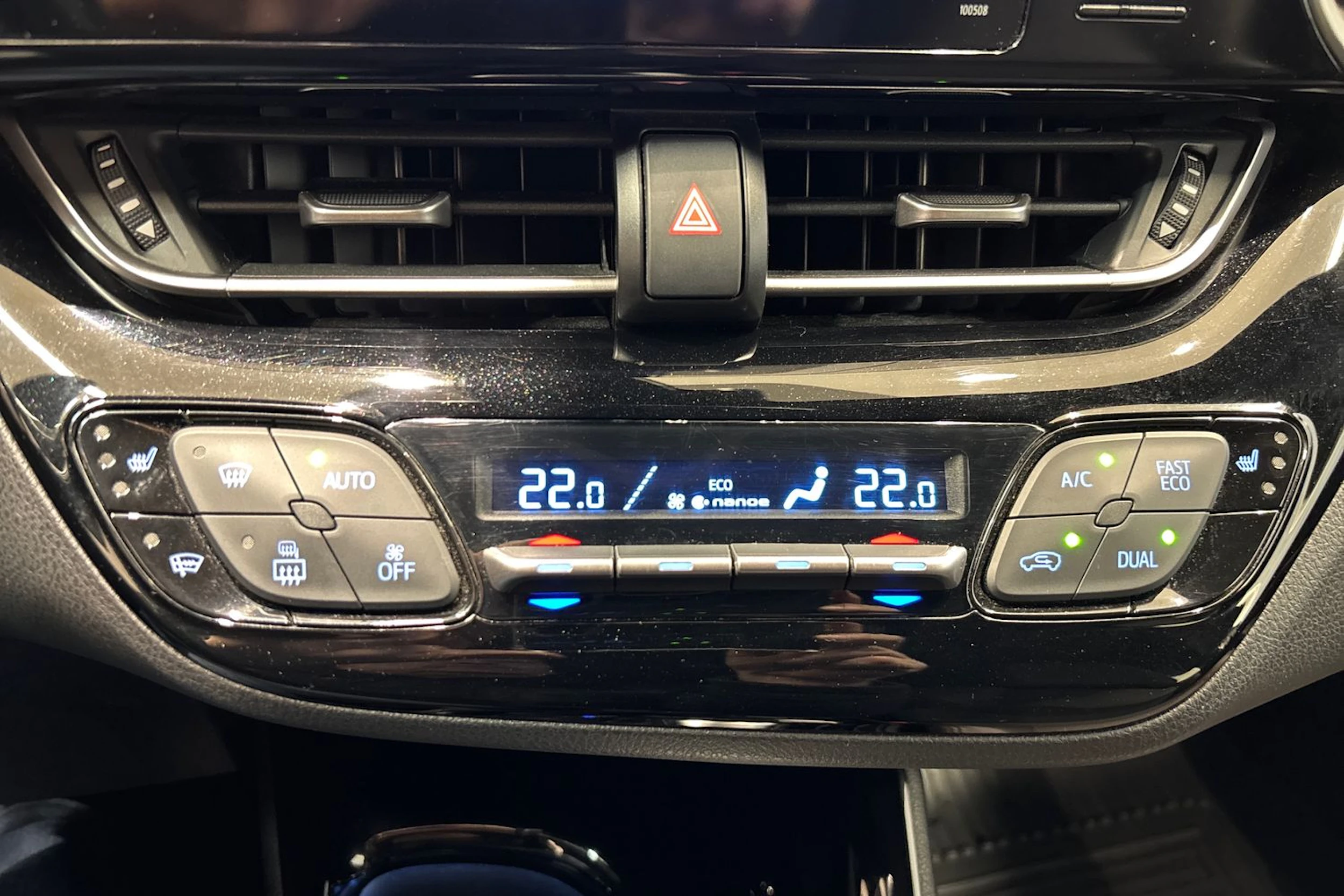 hopea Toyota C-HR 2018 kuva 24.