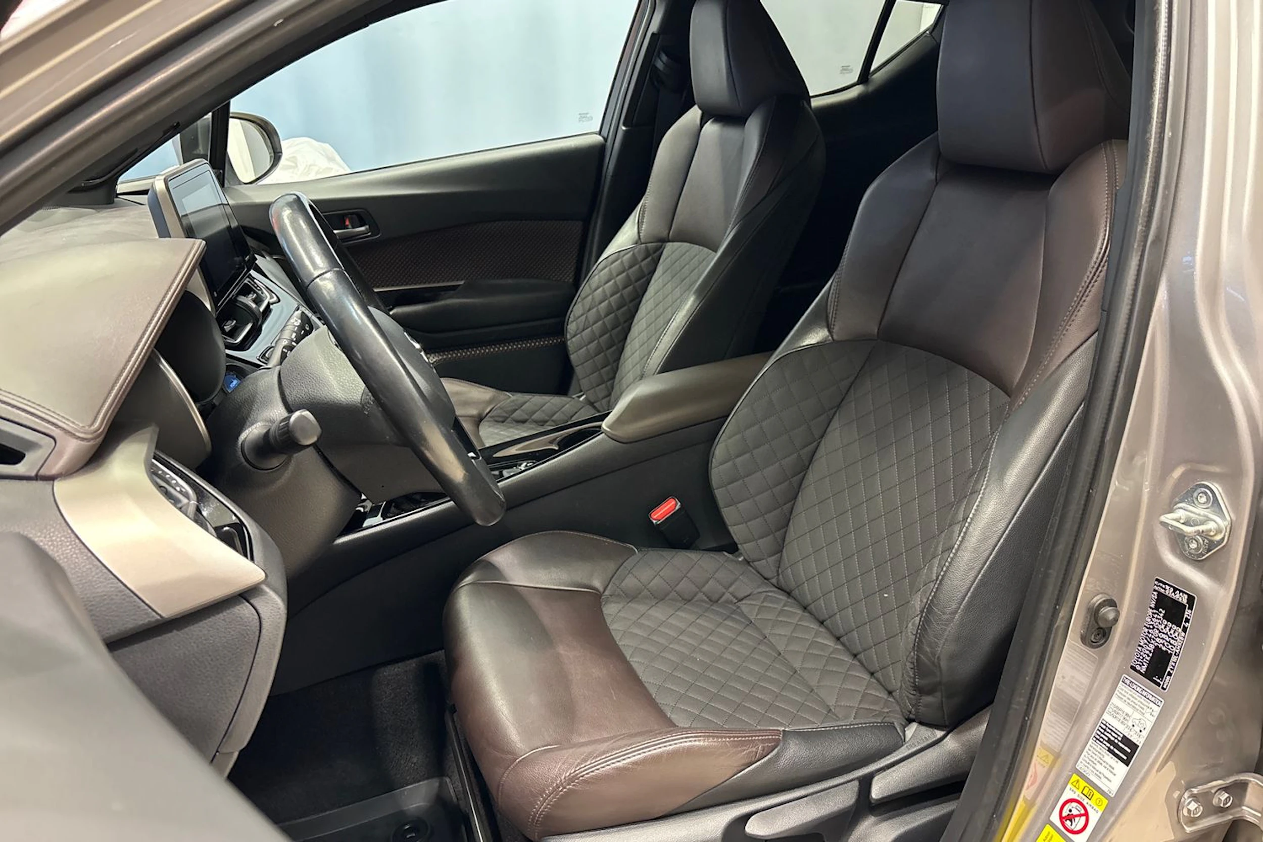 hopea Toyota C-HR 2018 kuva 30.