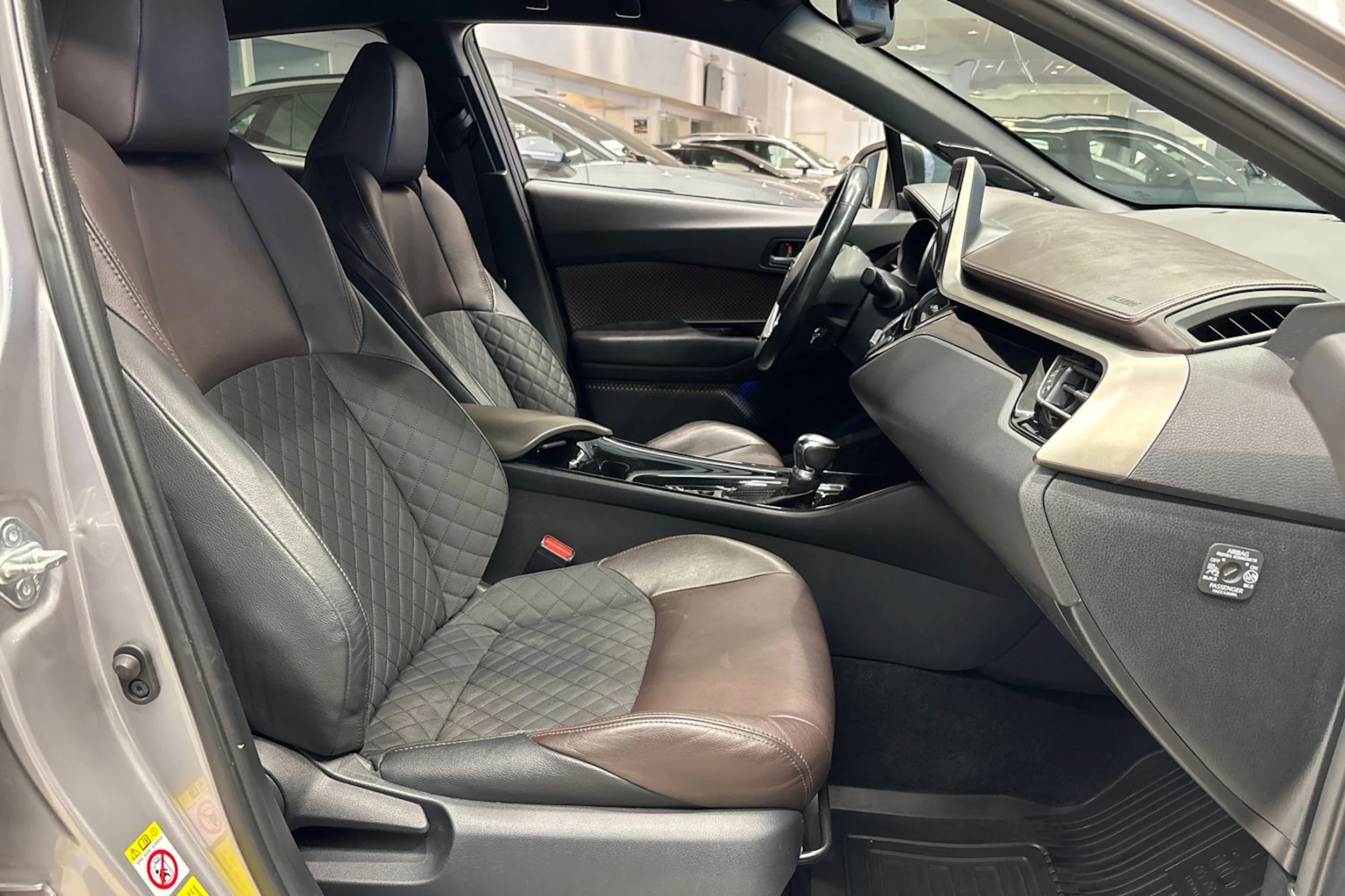 hopea Toyota C-HR 2018 kuva 31.