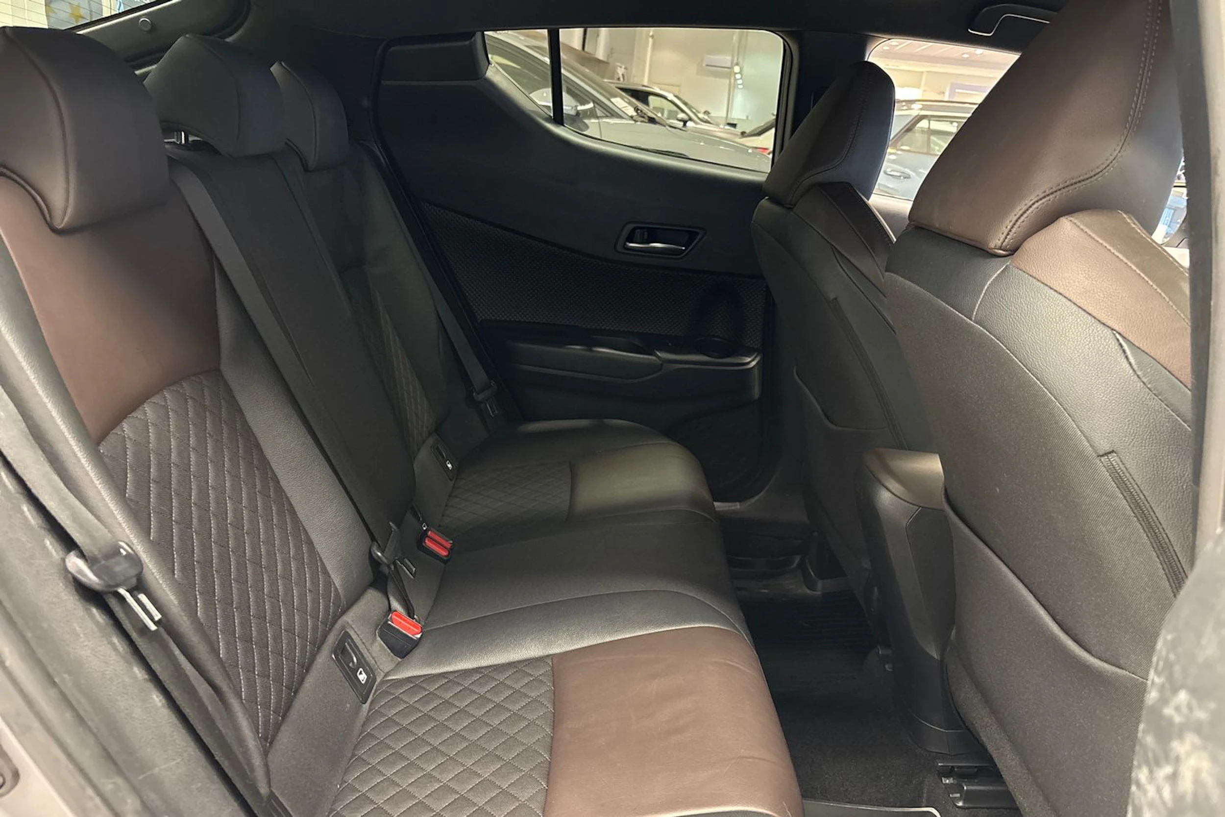 hopea Toyota C-HR 2018 kuva 32.