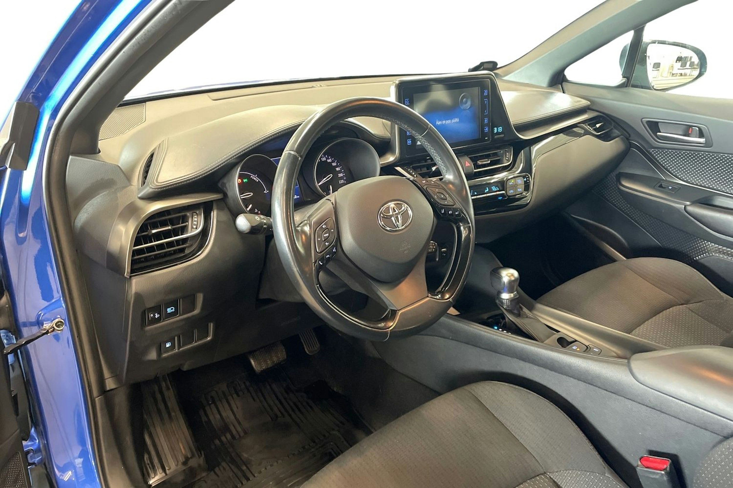 sininen Toyota C-HR 2018 kuva 7.