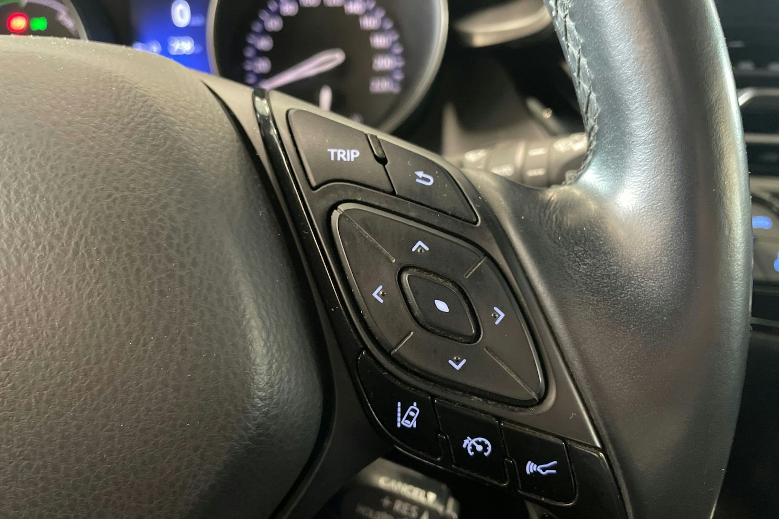 sininen Toyota C-HR 2018 kuva 16.