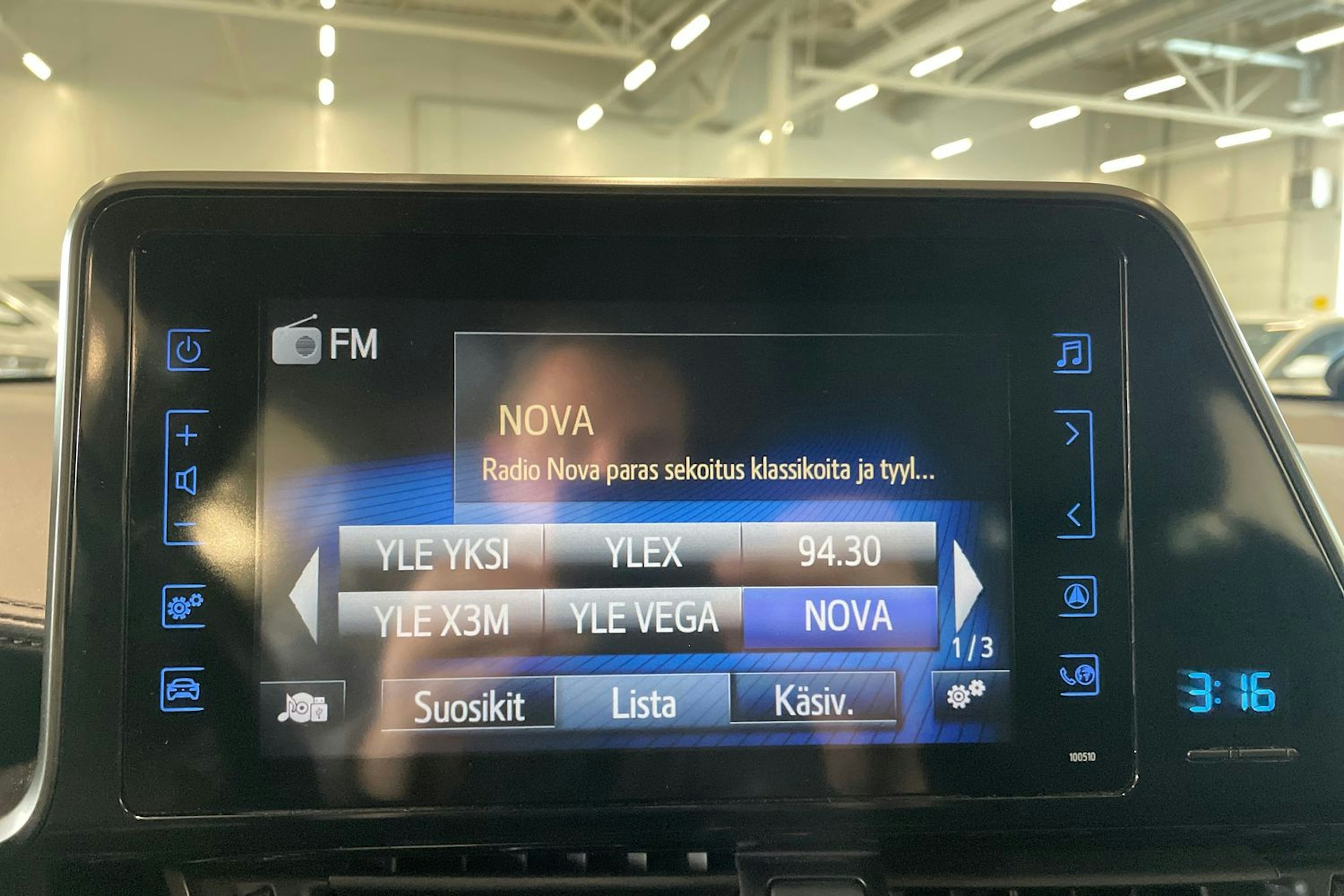 sininen Toyota C-HR 2018 kuva 21.