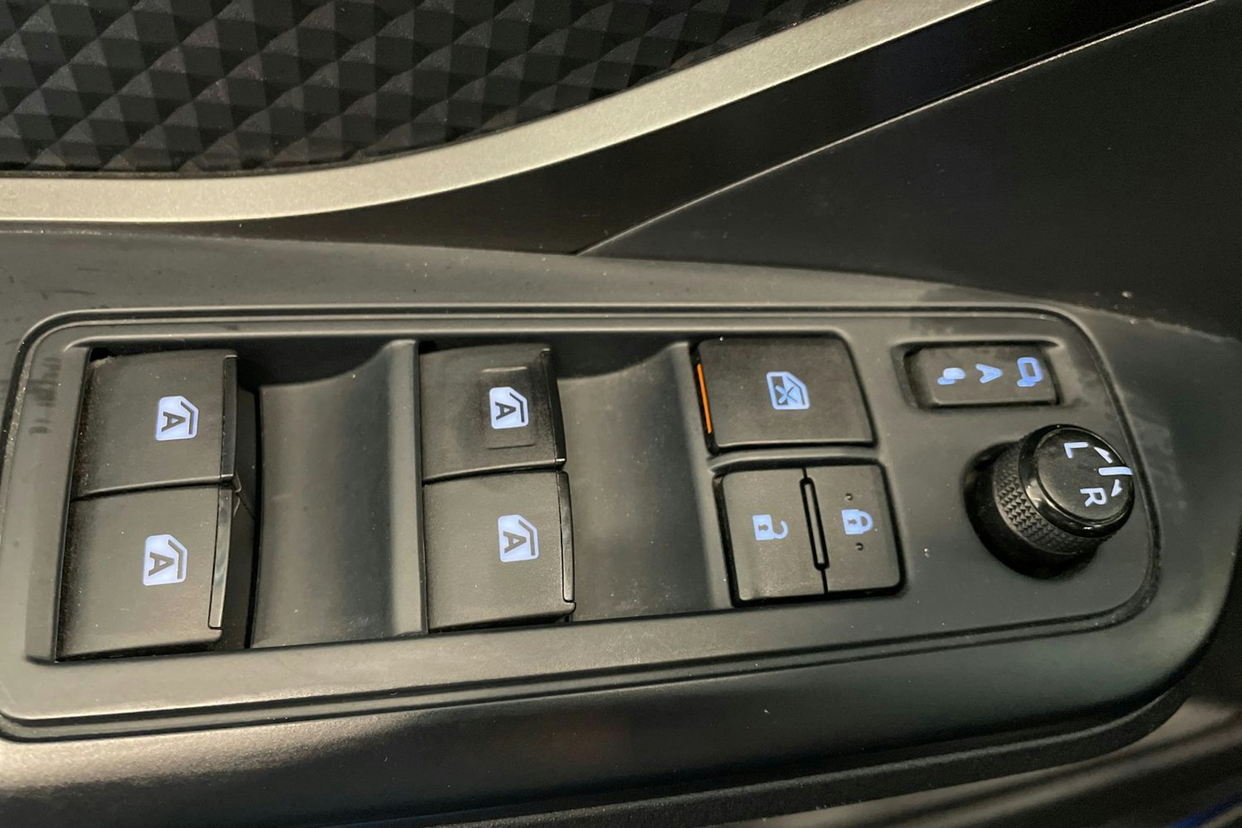 sininen Toyota C-HR 2018 kuva 29.