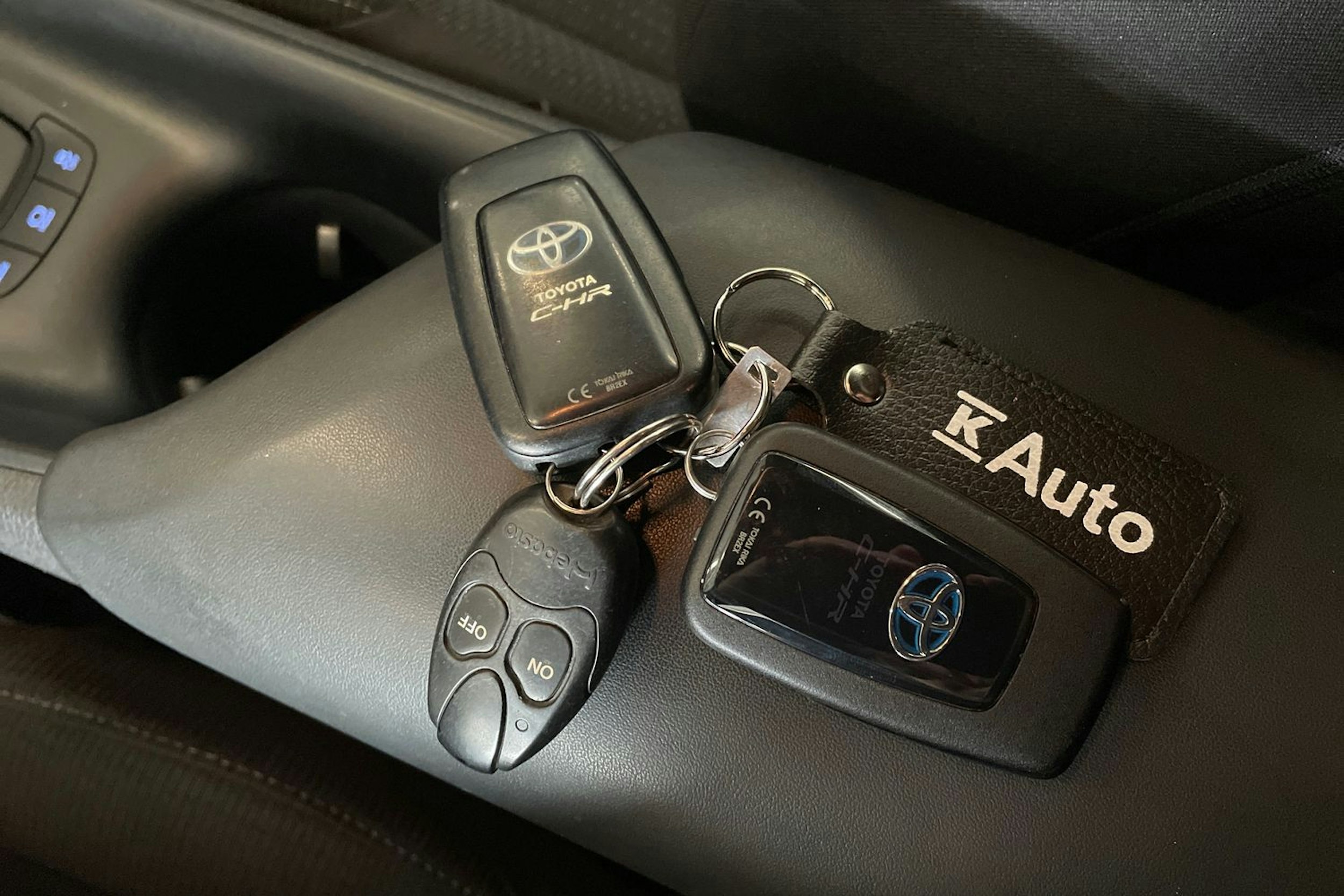 sininen Toyota C-HR 2018 kuva 30.