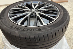 Punainen Toyota C-HR 2018 kuva 11.