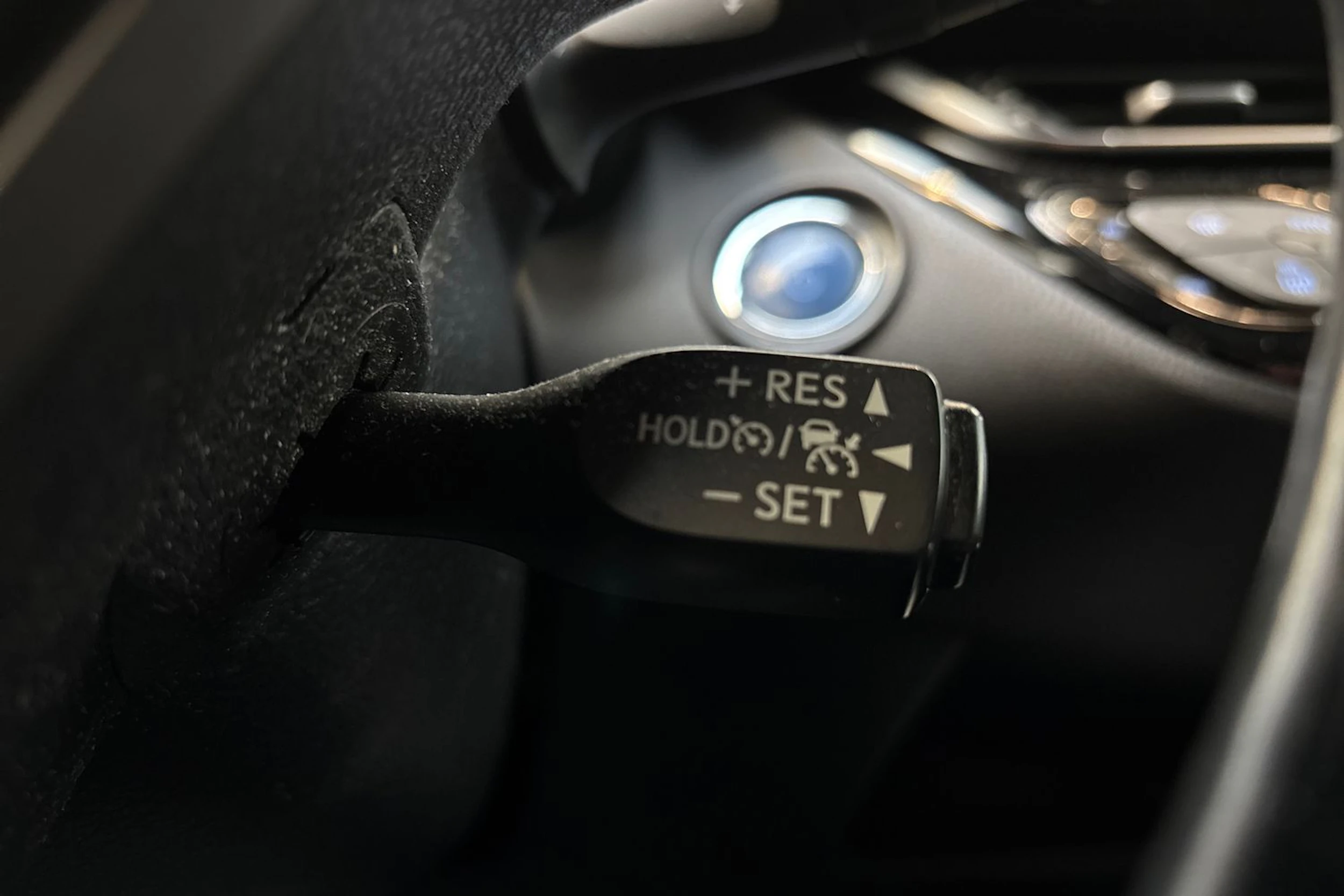 Punainen Toyota C-HR 2018 kuva 14.