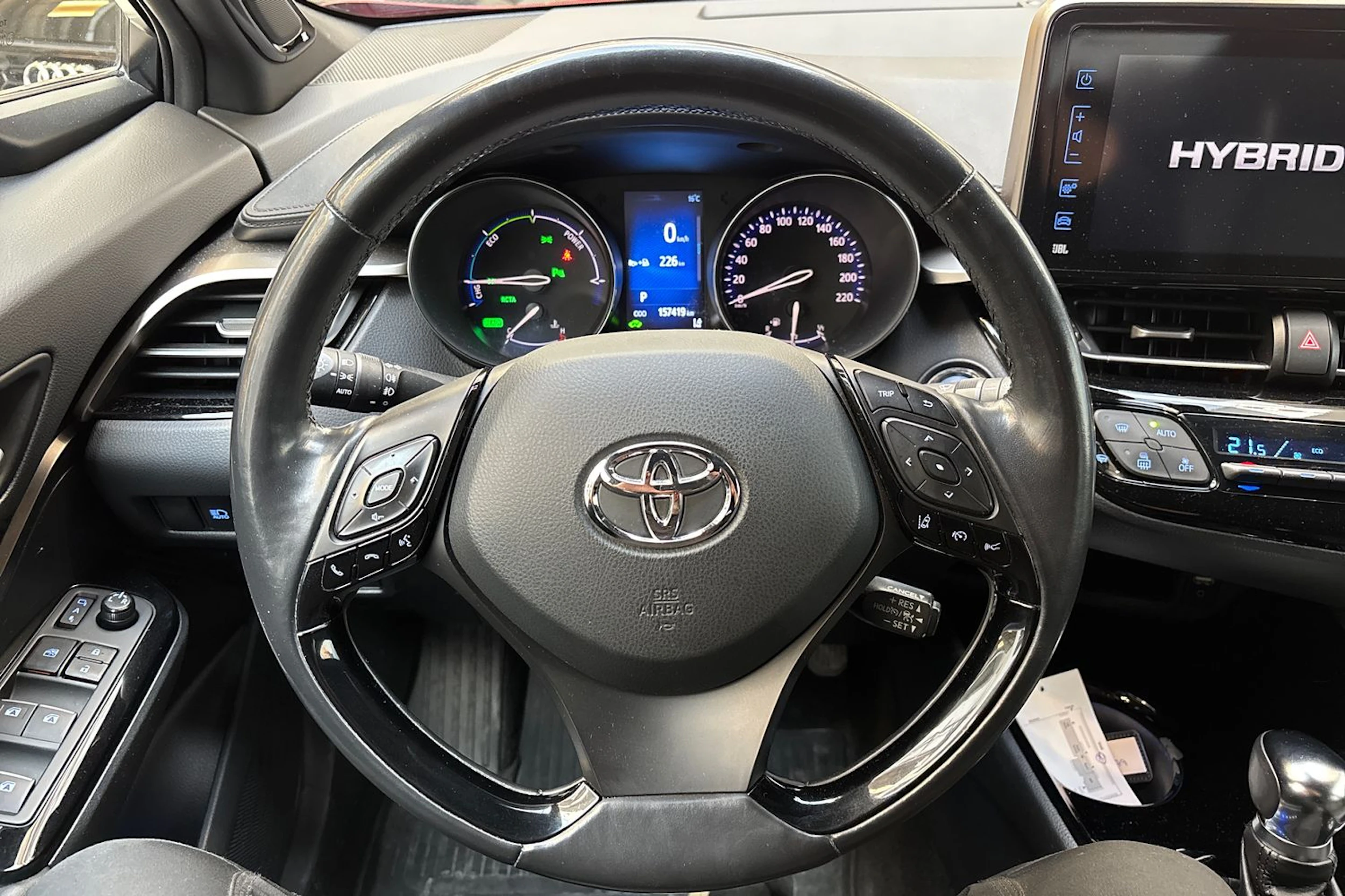 Punainen Toyota C-HR 2018 kuva 15.