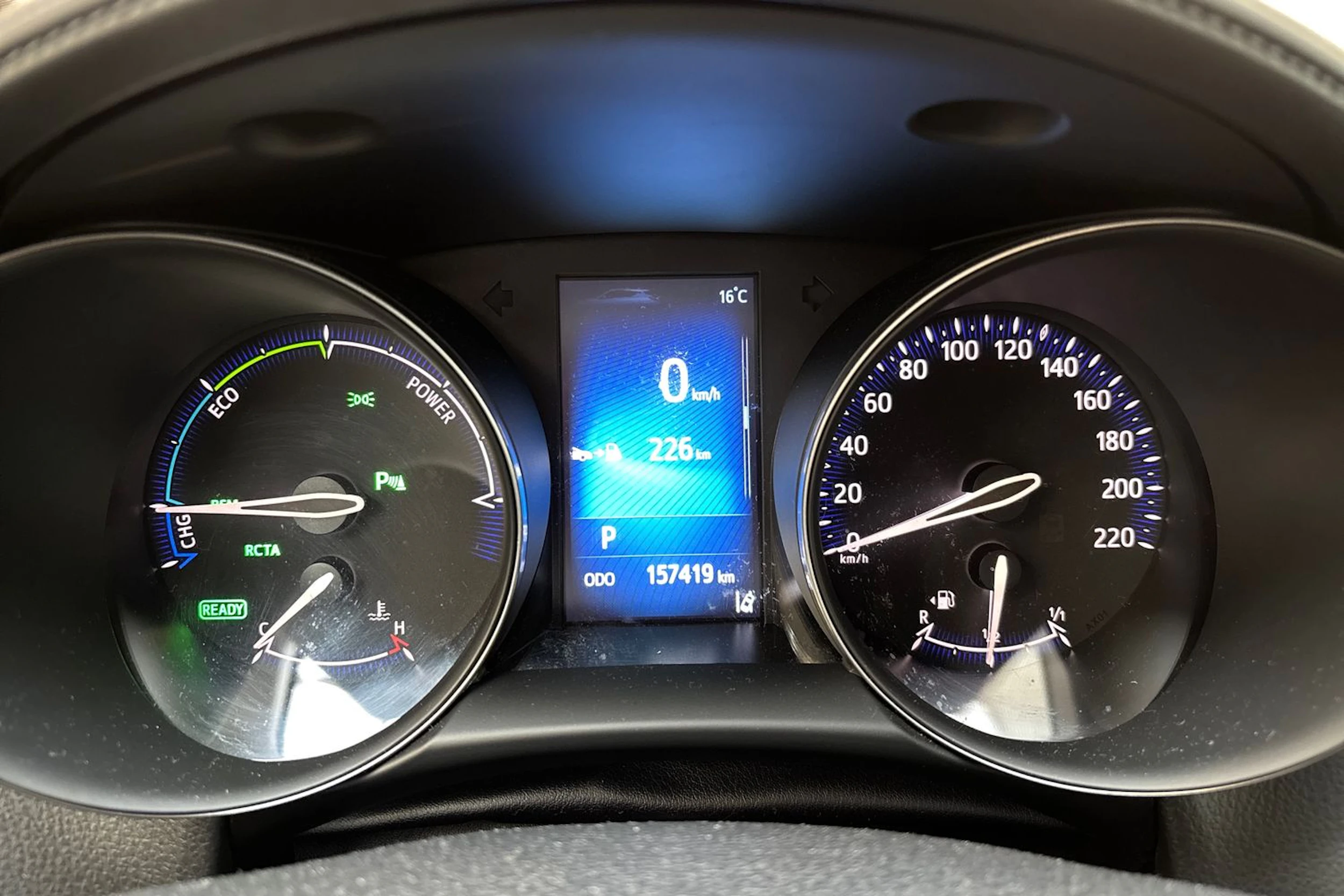 Punainen Toyota C-HR 2018 kuva 16.