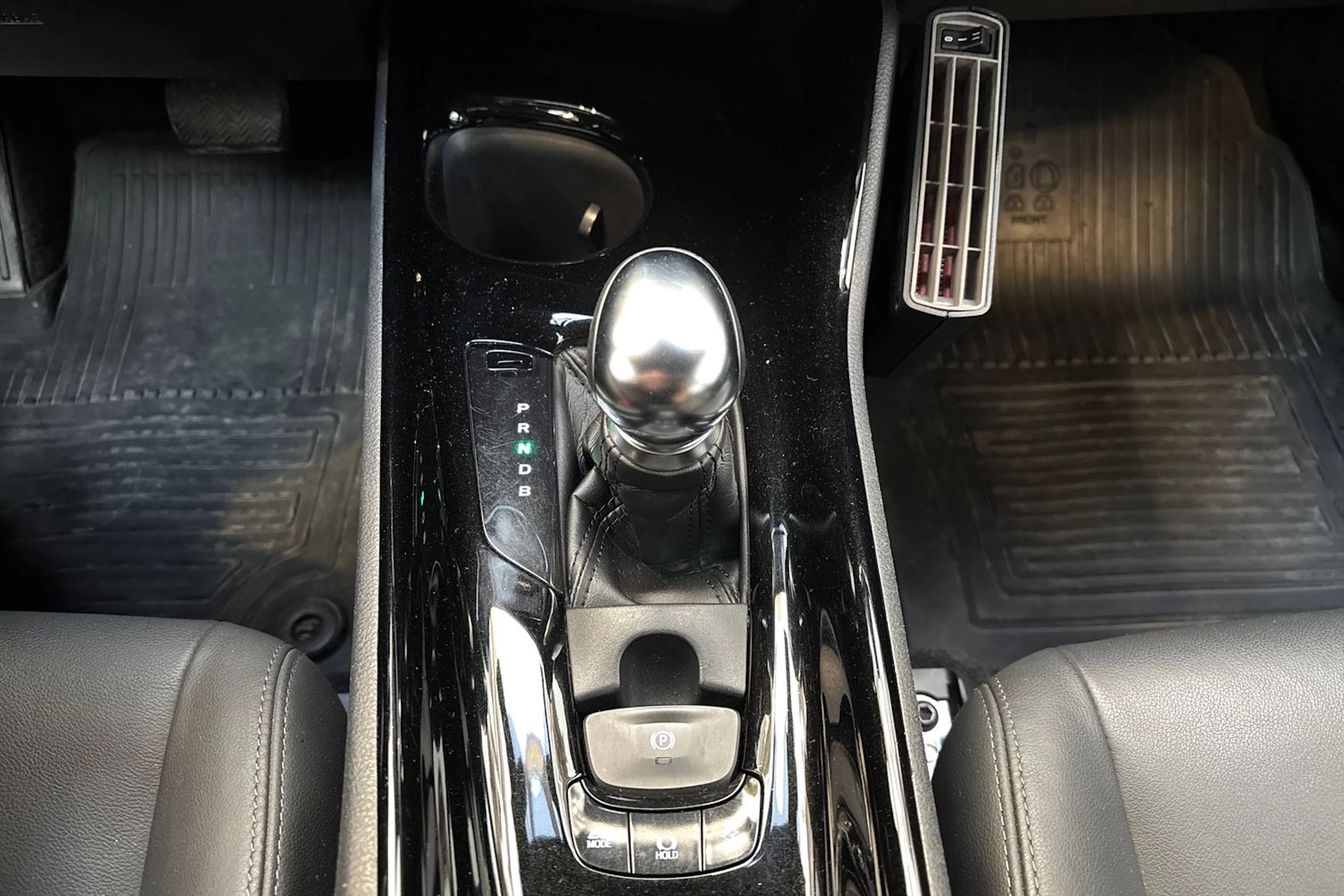 Punainen Toyota C-HR 2018 kuva 19.