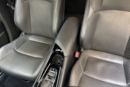 Punainen Toyota C-HR 2018 kuva 20.