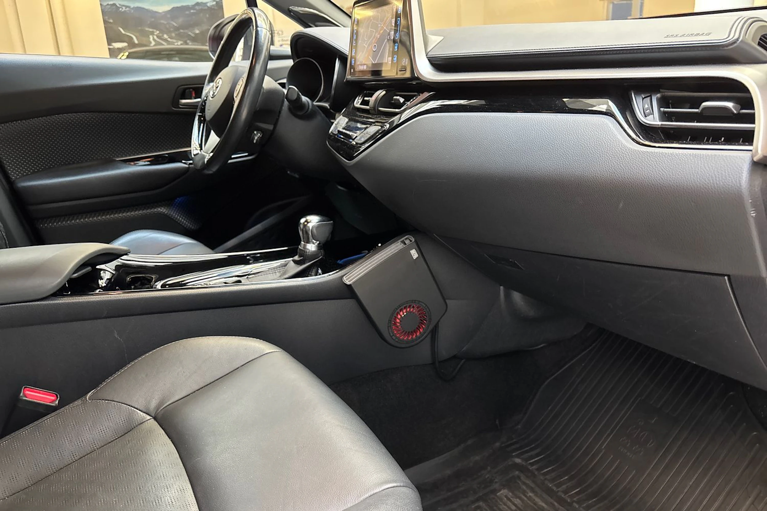 Punainen Toyota C-HR 2018 kuva 21.