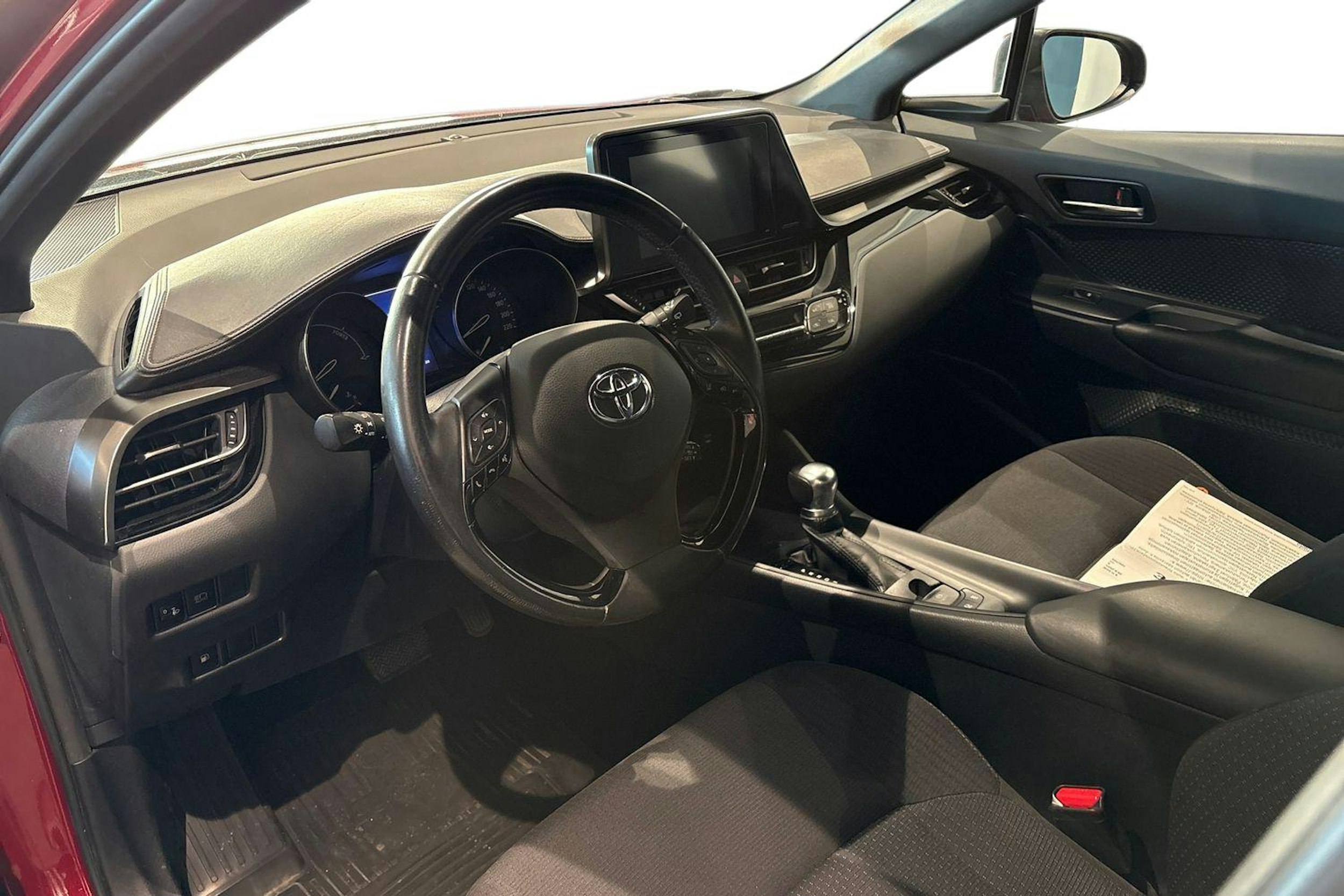 punainen Toyota C-HR 2018 kuva 6.