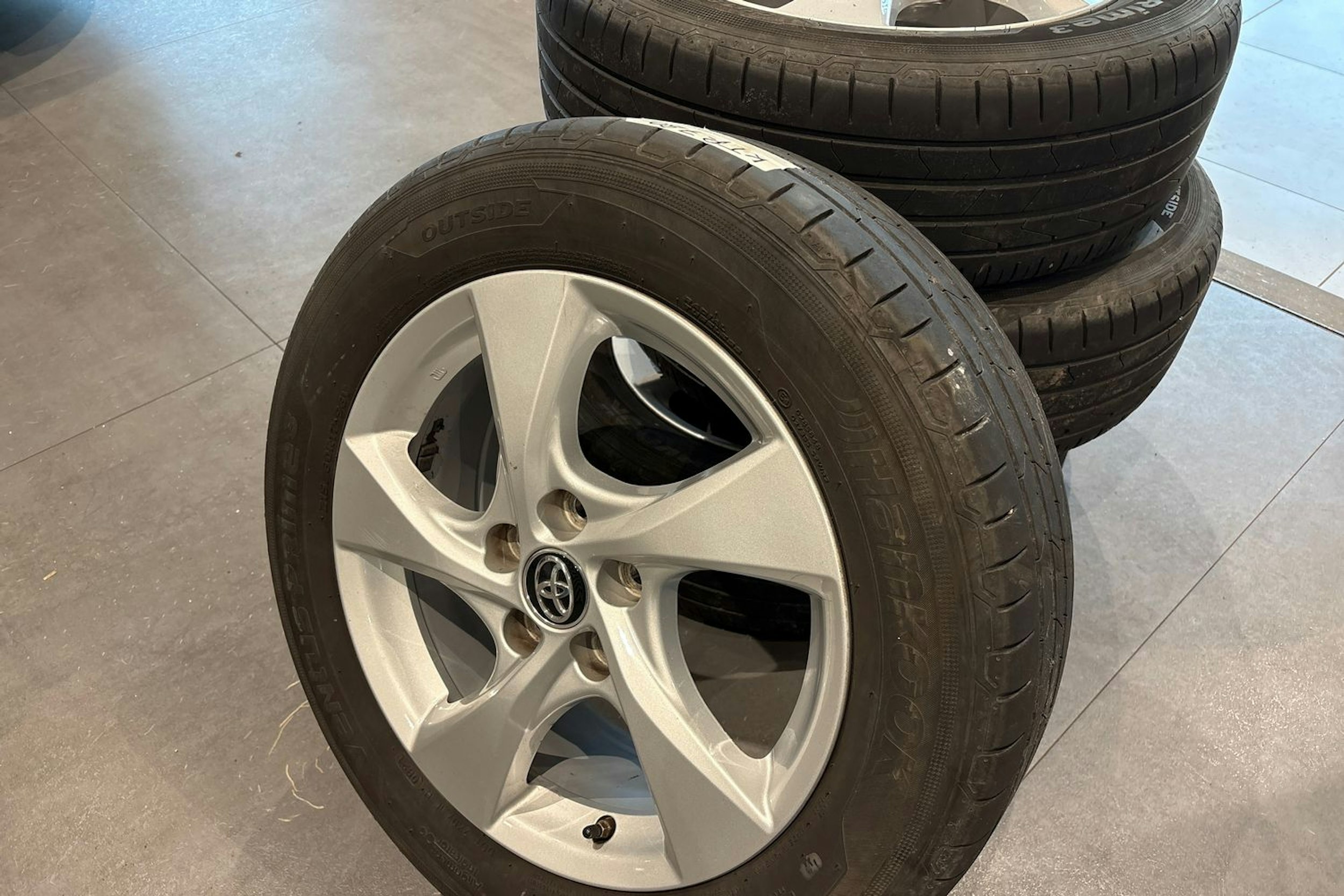 punainen Toyota C-HR 2018 kuva 13.