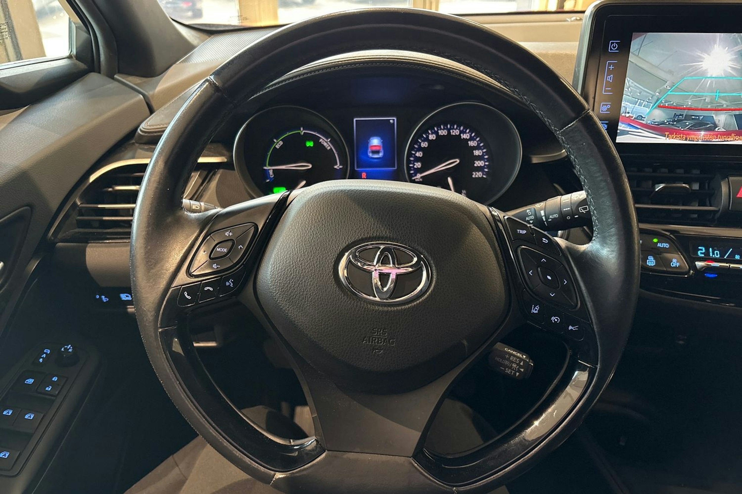 punainen Toyota C-HR 2018 kuva 16.