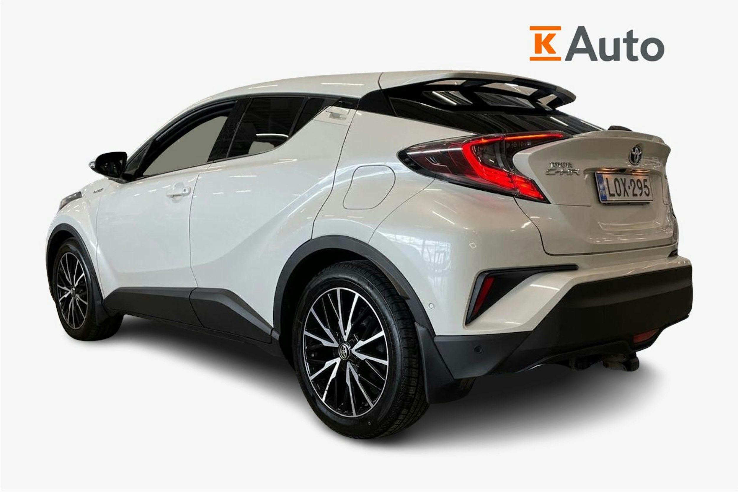valkoinen Toyota C-HR 2018 kuva 2.