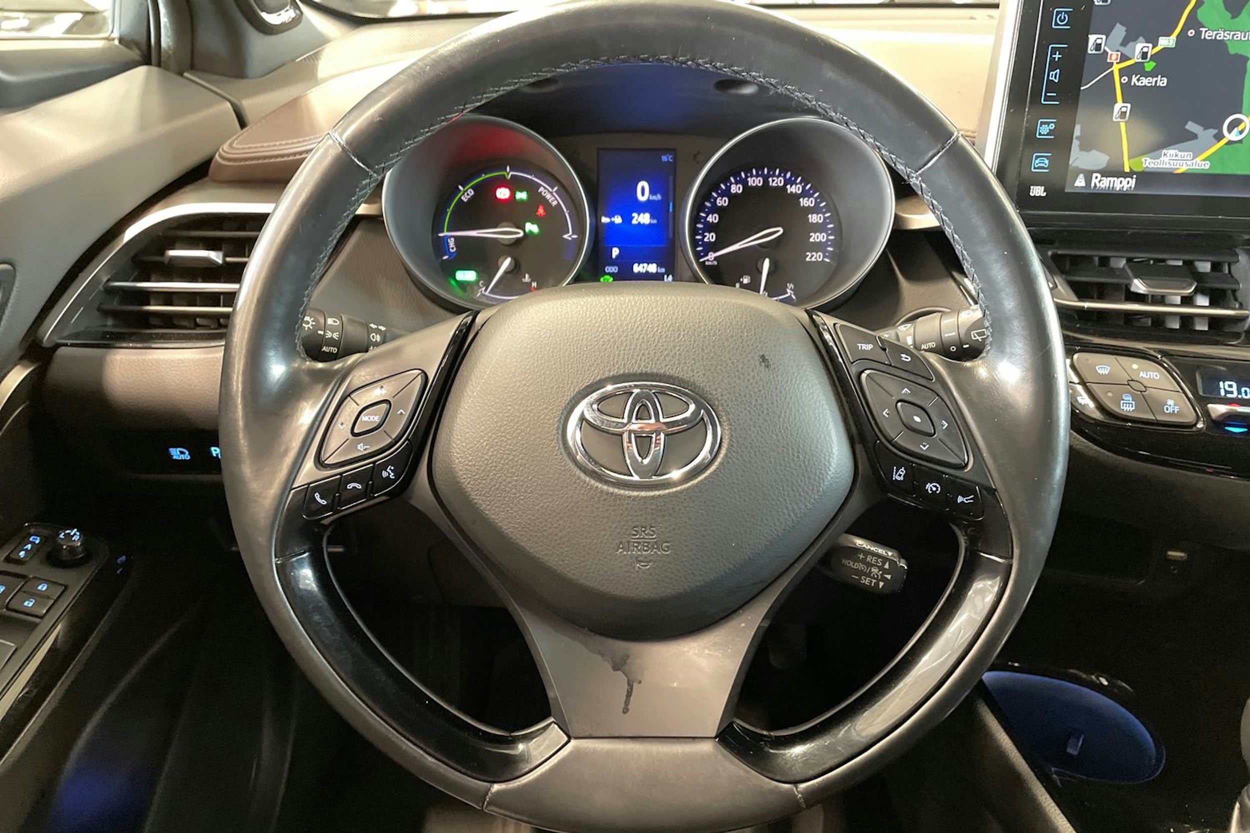 valkoinen Toyota C-HR 2018 kuva 15.