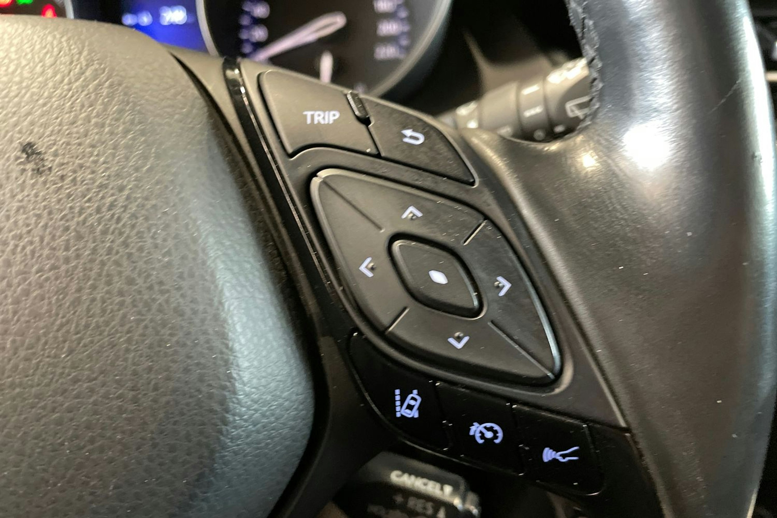valkoinen Toyota C-HR 2018 kuva 16.