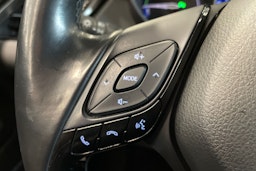 valkoinen Toyota C-HR 2018 kuva 17.