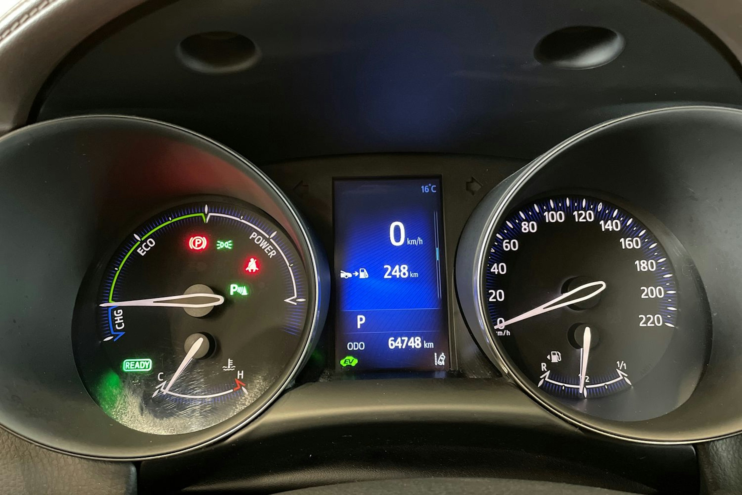 valkoinen Toyota C-HR 2018 kuva 19.
