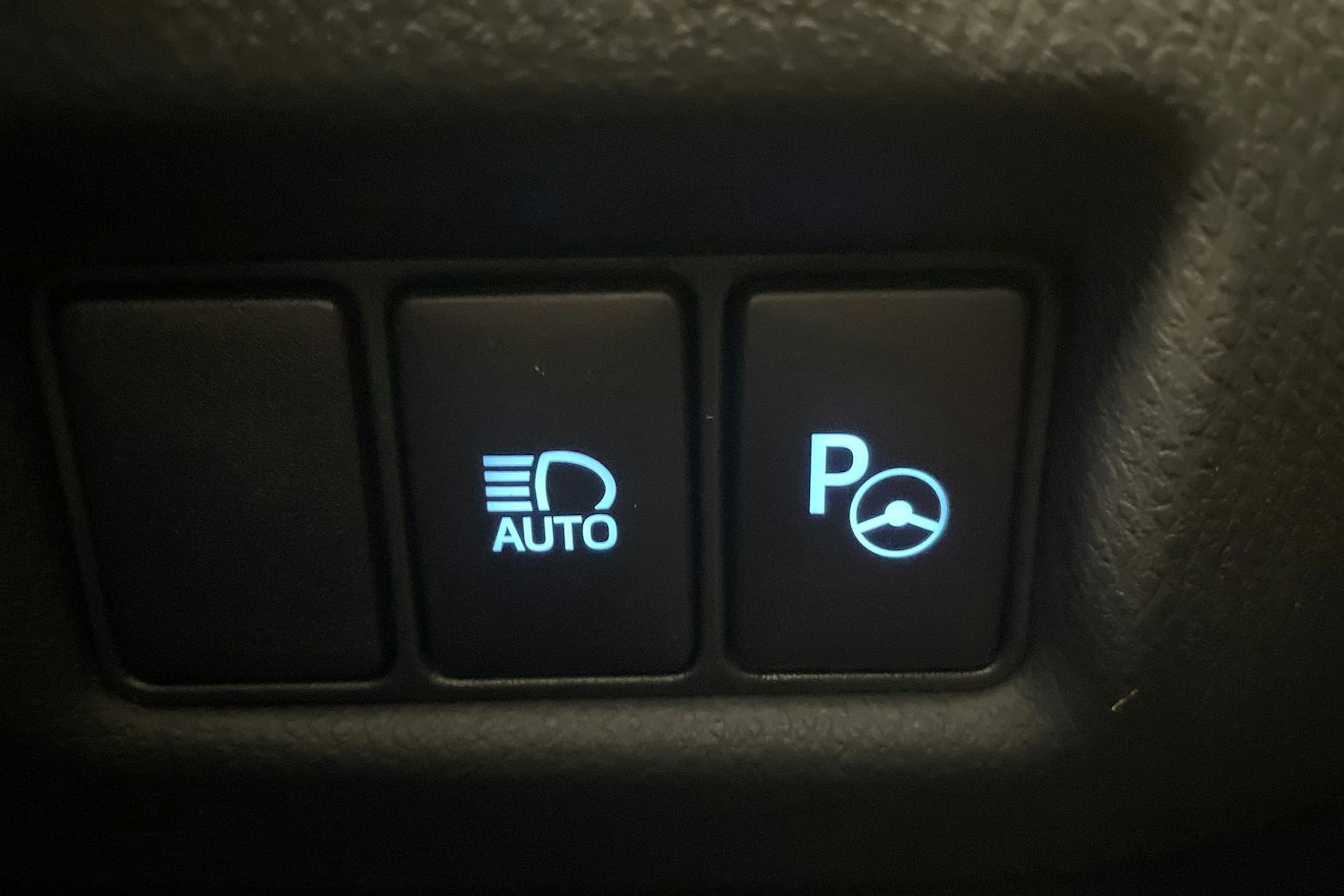 valkoinen Toyota C-HR 2018 kuva 20.