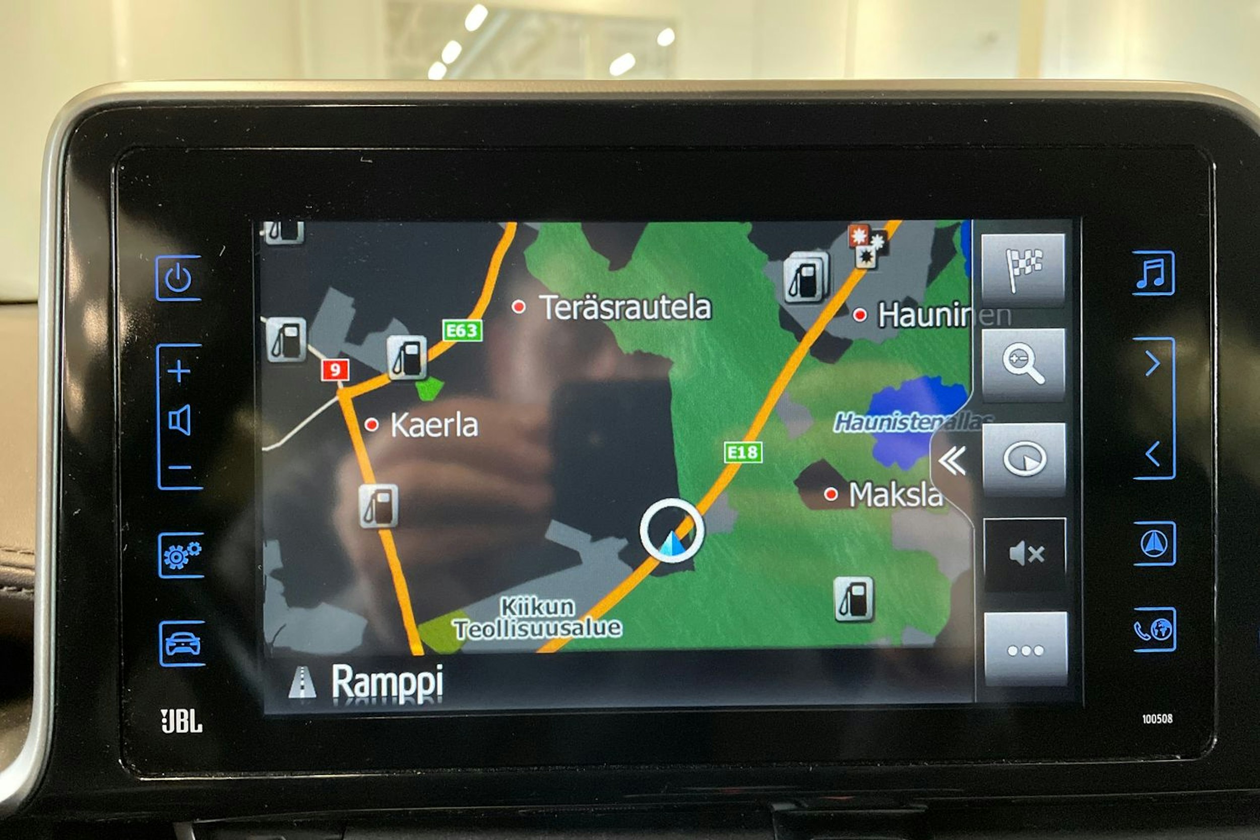 valkoinen Toyota C-HR 2018 kuva 23.