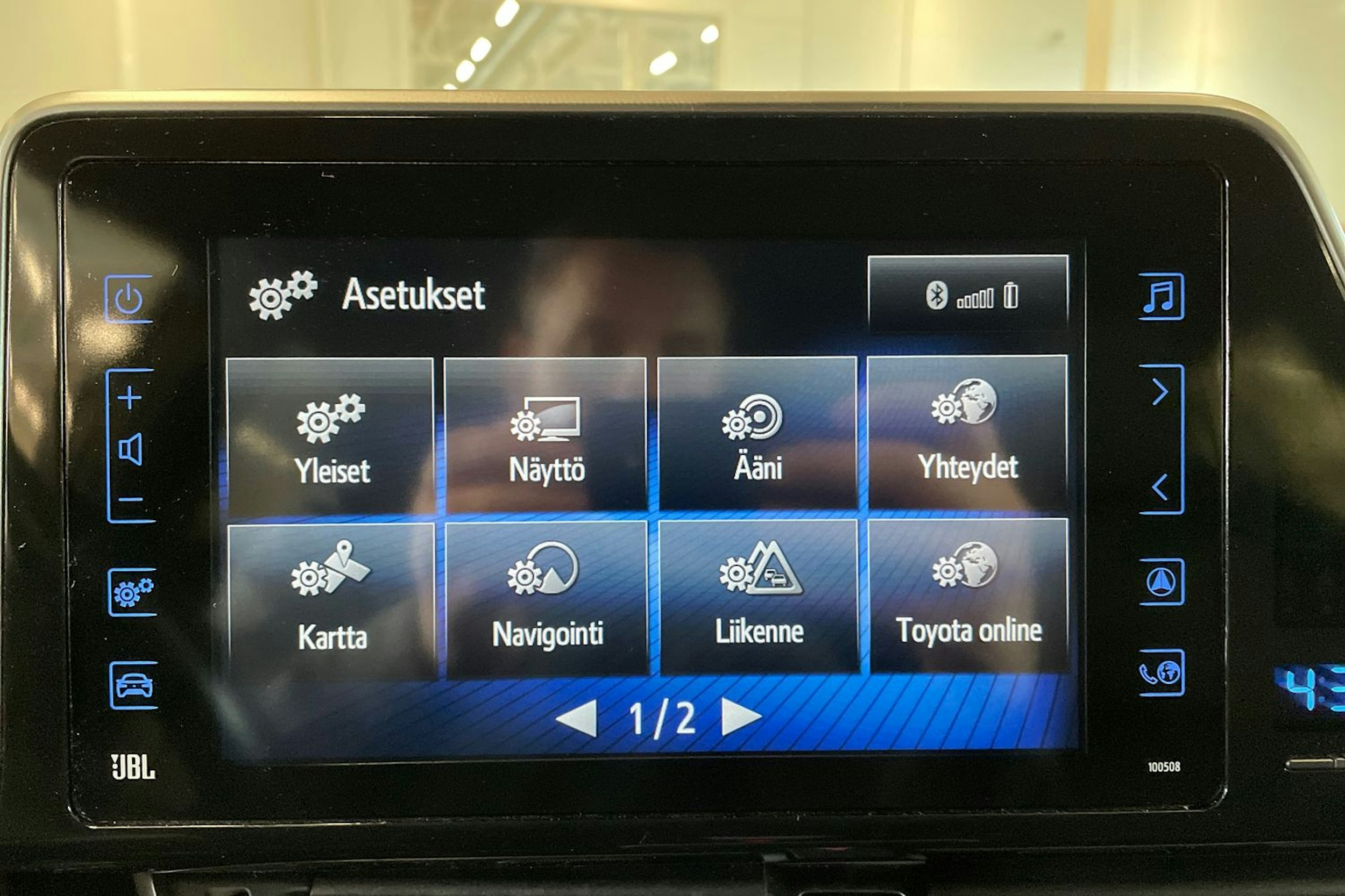 valkoinen Toyota C-HR 2018 kuva 24.