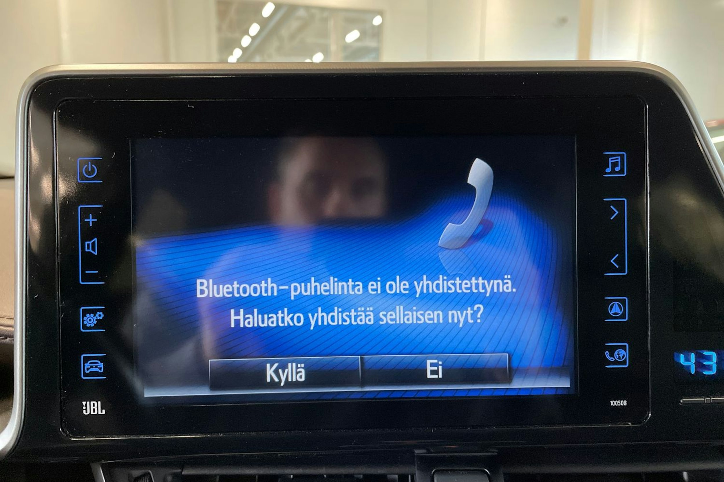 valkoinen Toyota C-HR 2018 kuva 25.