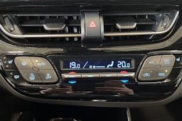 valkoinen Toyota C-HR 2018 kuva 26.