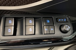 valkoinen Toyota C-HR 2018 kuva 29.