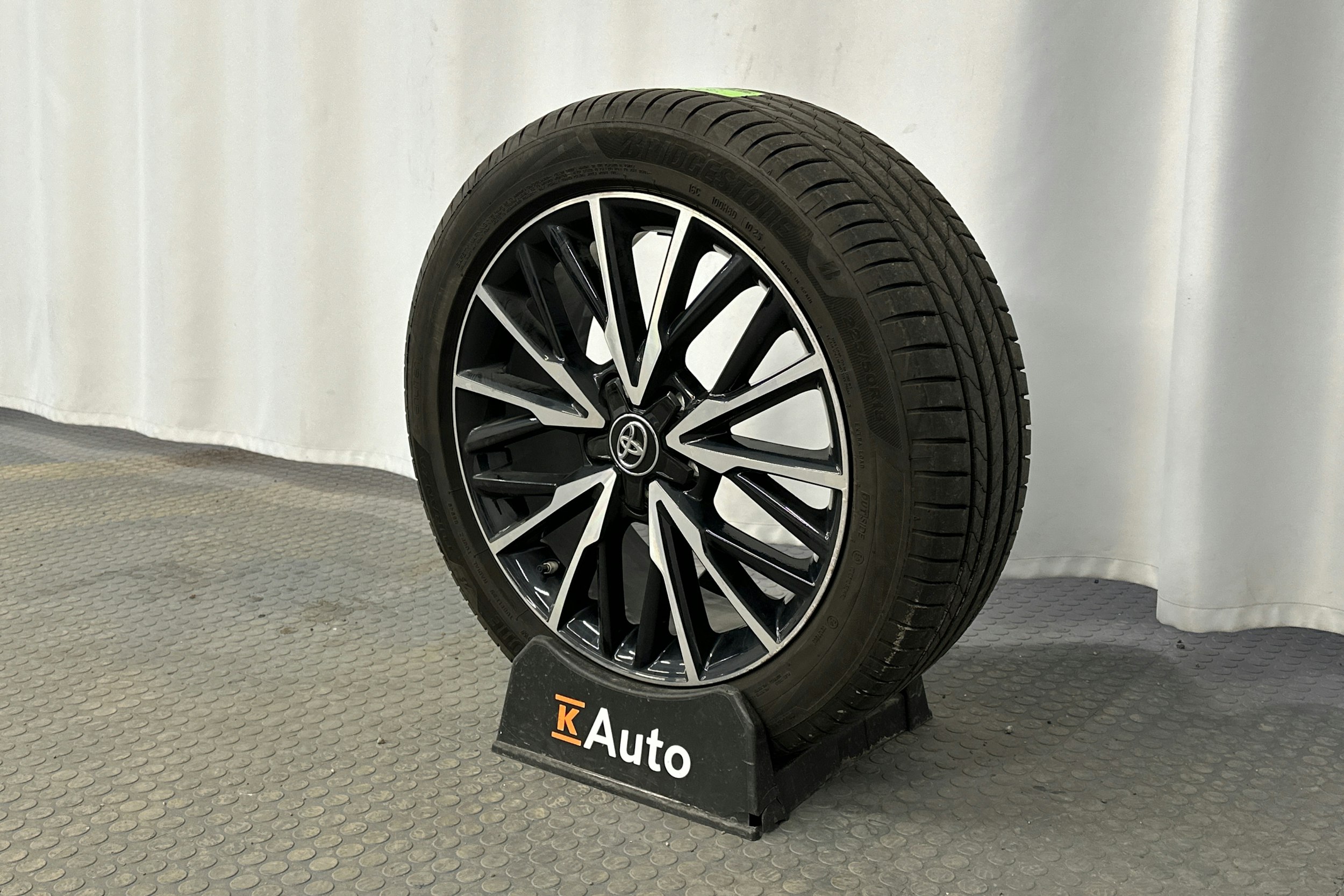 hopea Toyota C-HR 2018 kuva 13.