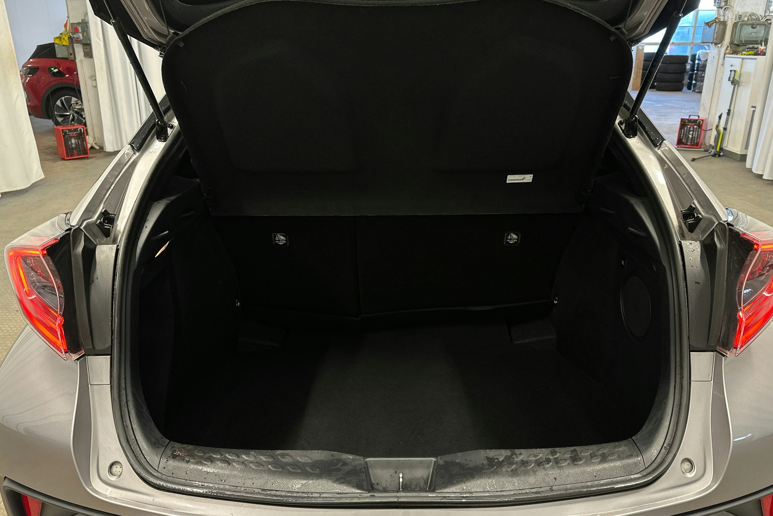 hopea Toyota C-HR 2018 kuva 14.