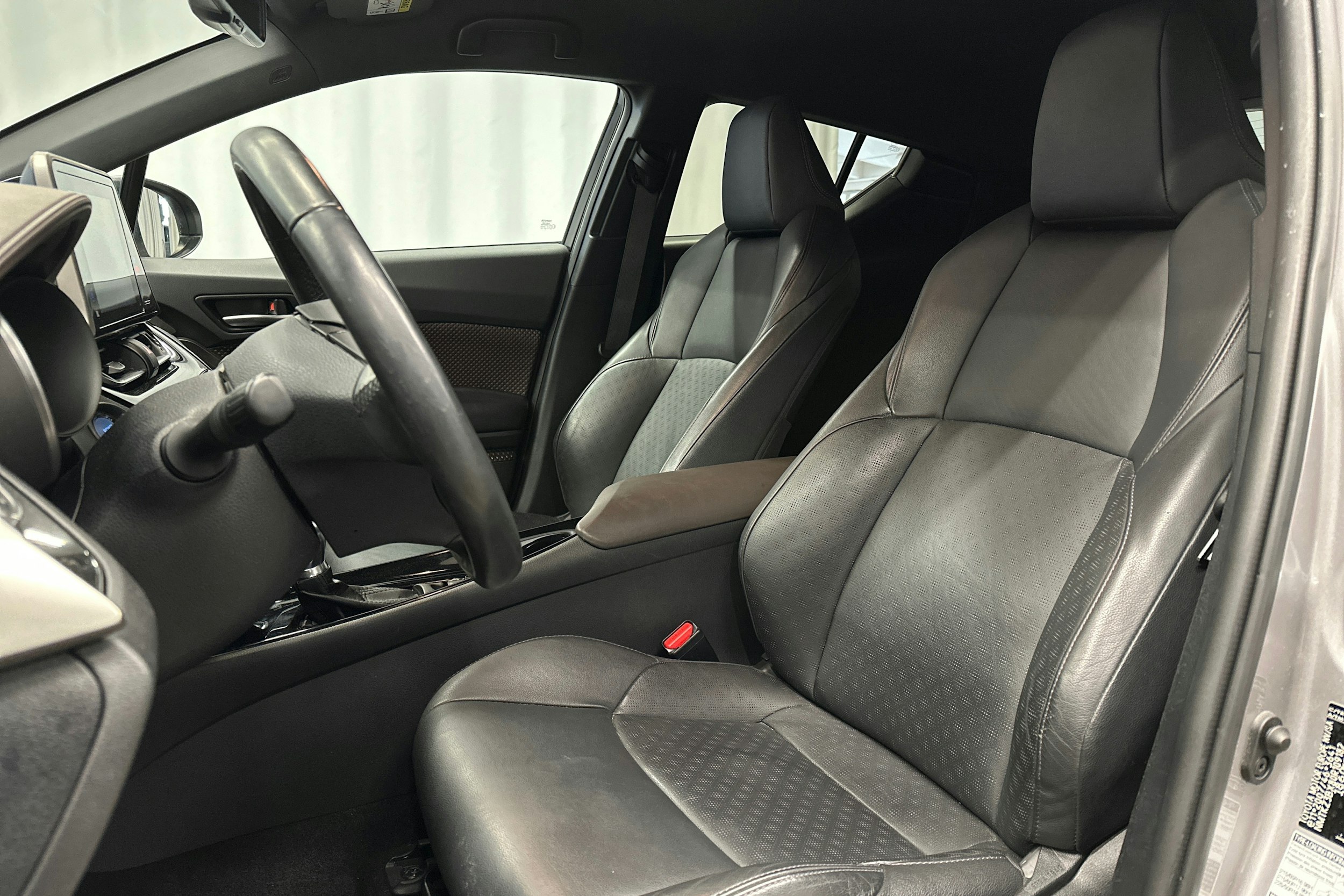 hopea Toyota C-HR 2018 kuva 15.