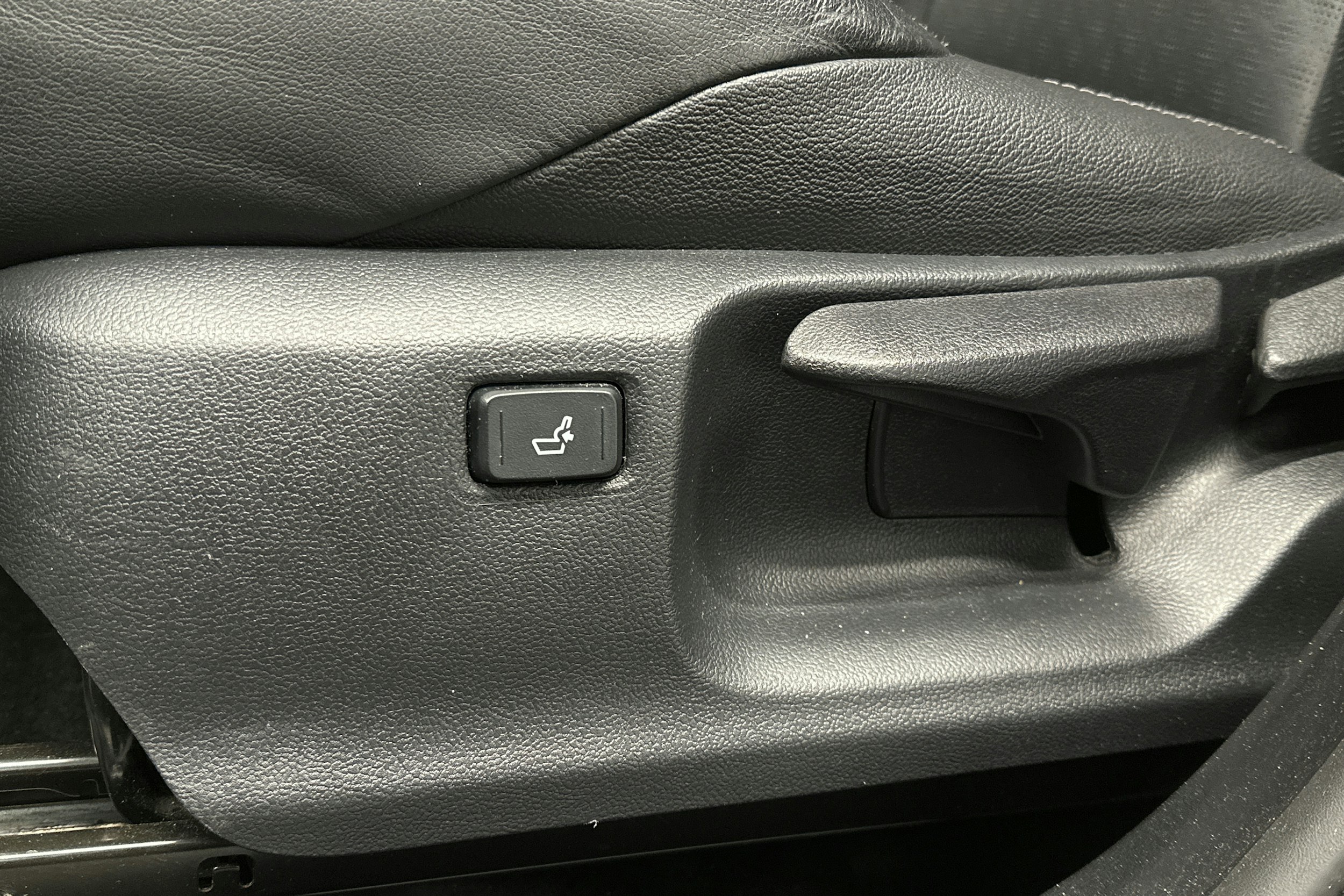 hopea Toyota C-HR 2018 kuva 16.