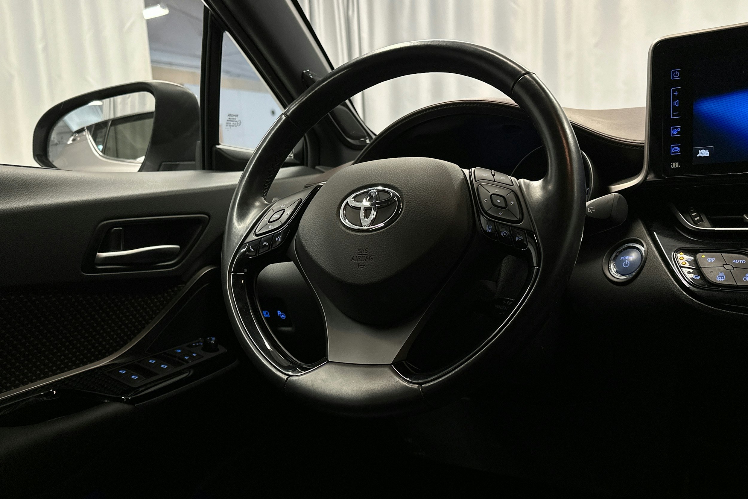 hopea Toyota C-HR 2018 kuva 17.