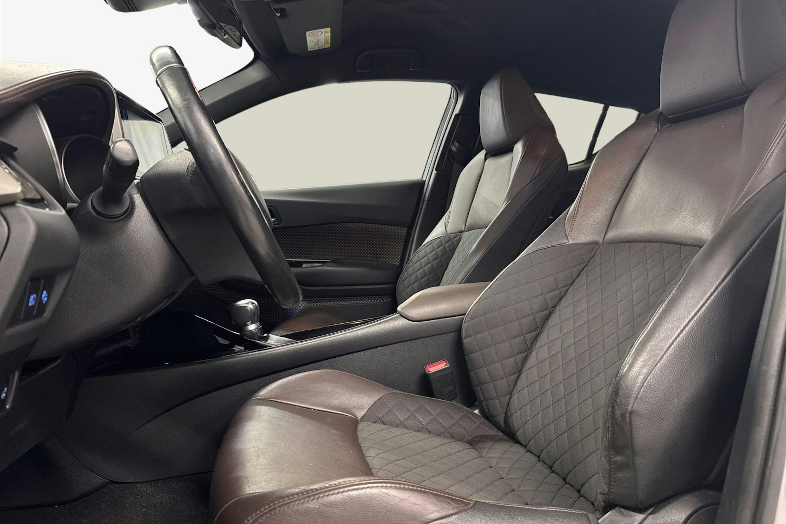 Hopea Toyota C-HR 2018 kuva 11.